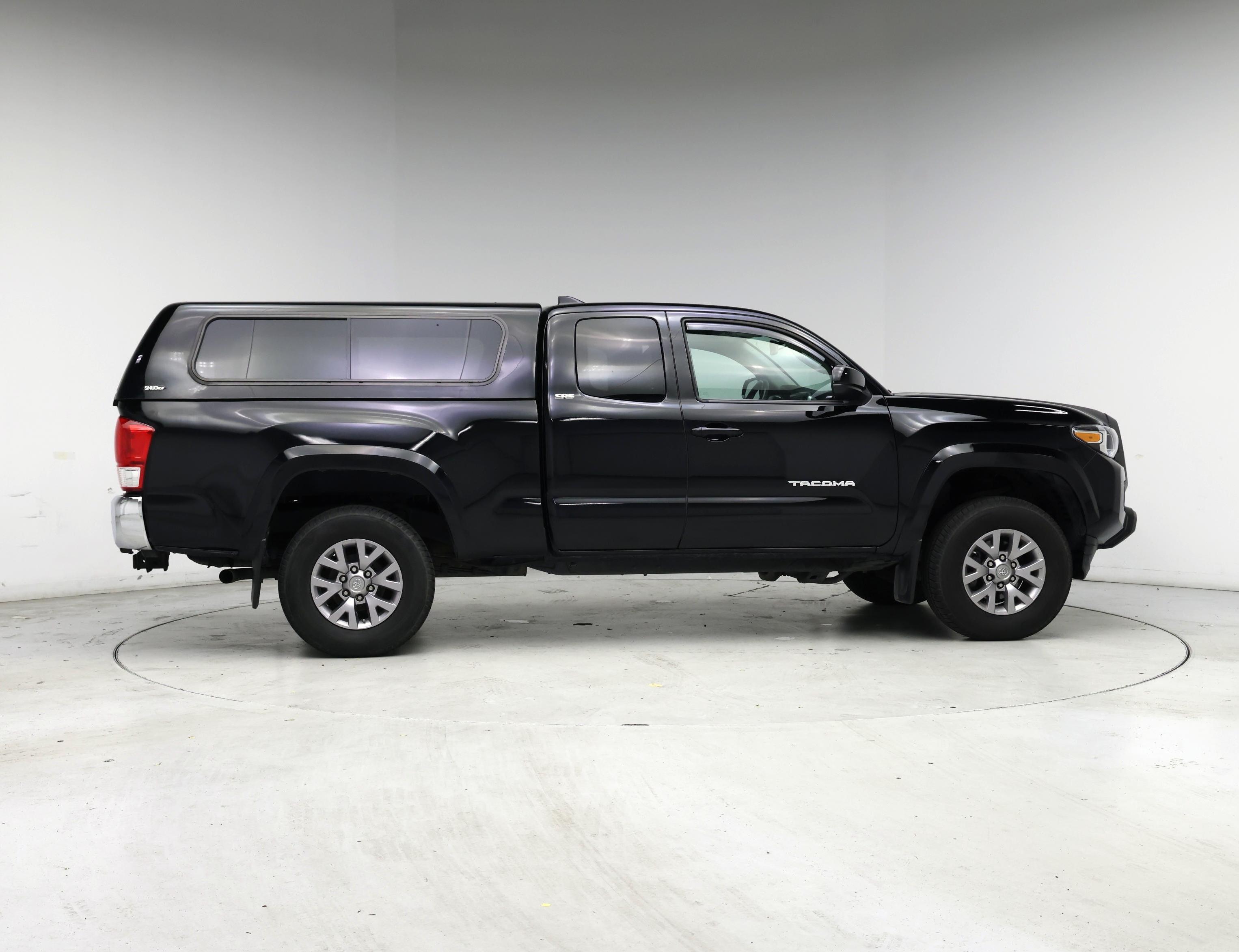 Thumbnail: 2016 Toyota Tacoma - 7