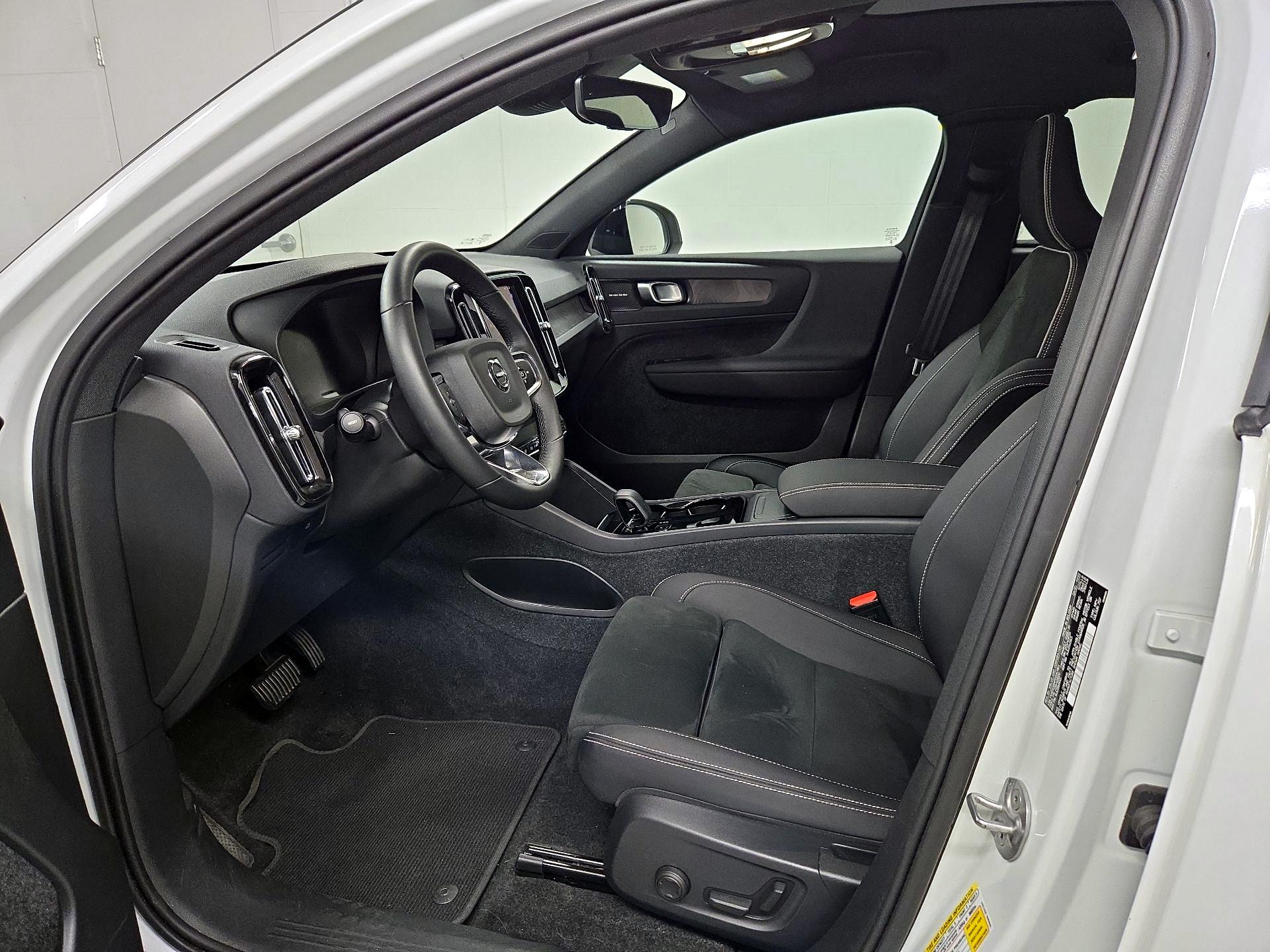 Thumbnail: 2023 Volvo C40 - 11