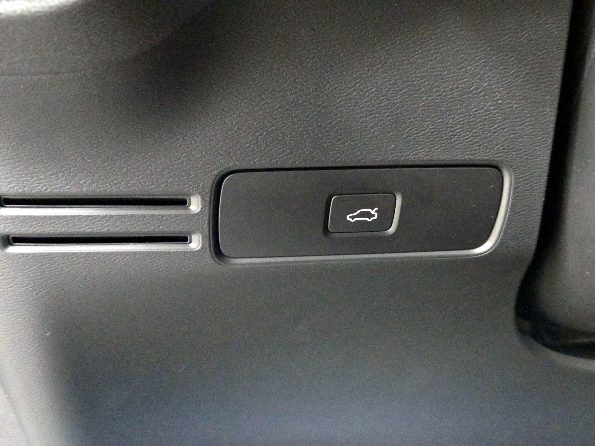 Thumbnail: 2023 Volvo C40 - 13