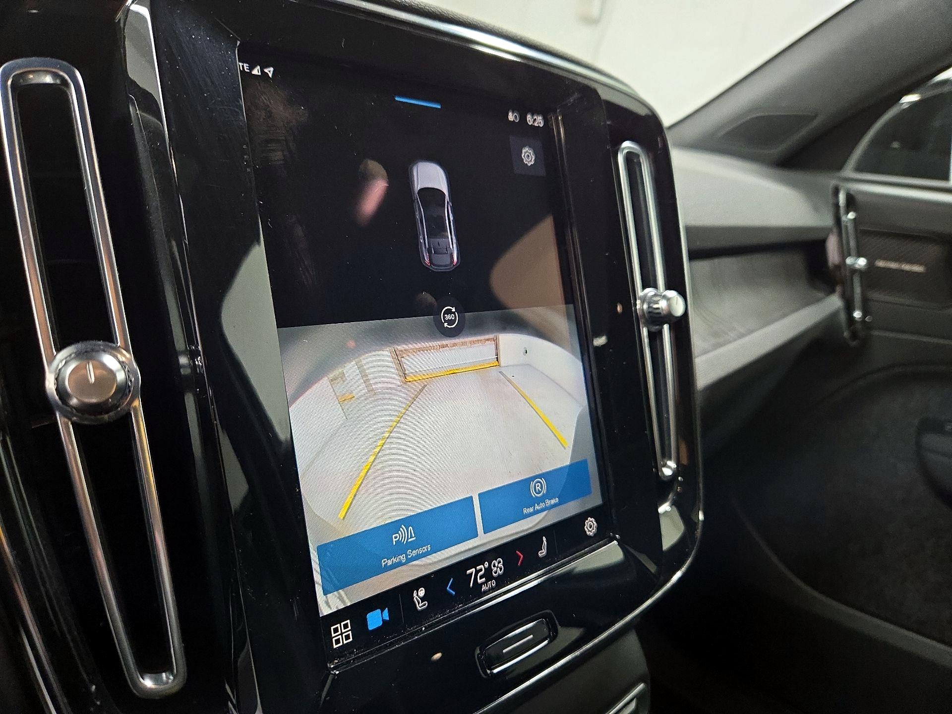 Thumbnail: 2023 Volvo C40 - 15