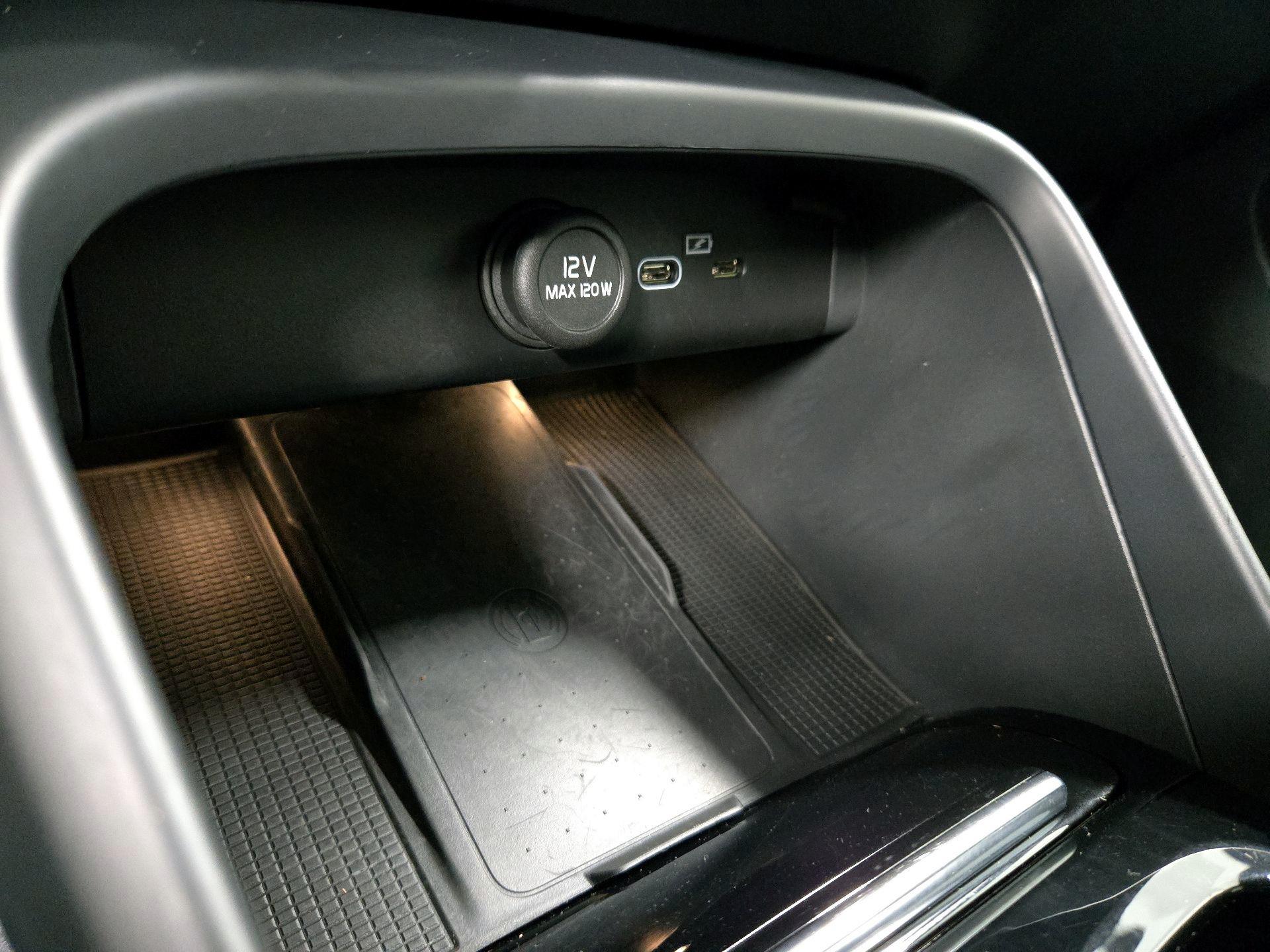 Thumbnail: 2023 Volvo C40 - 19