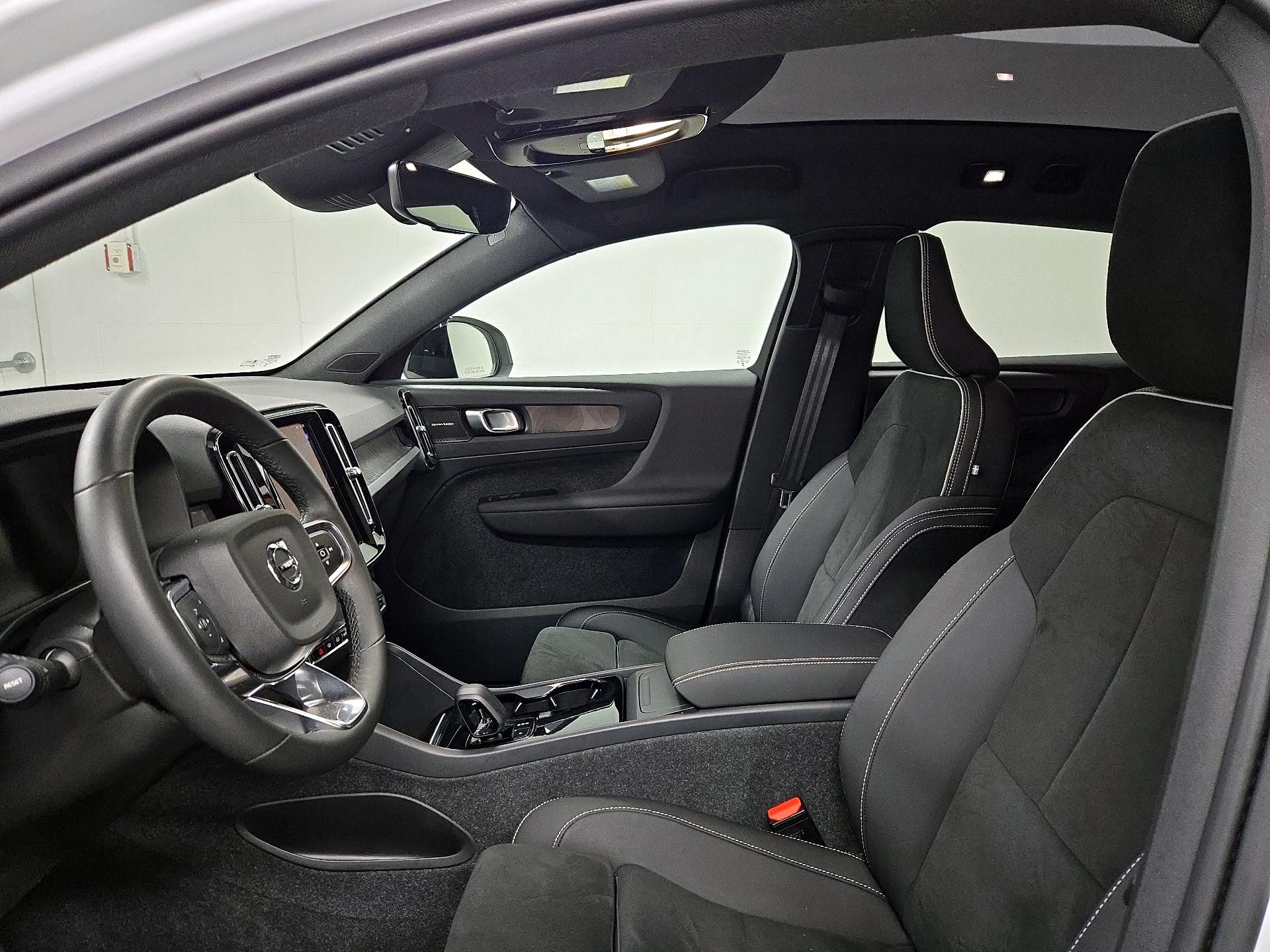 Thumbnail: 2023 Volvo C40 - 20