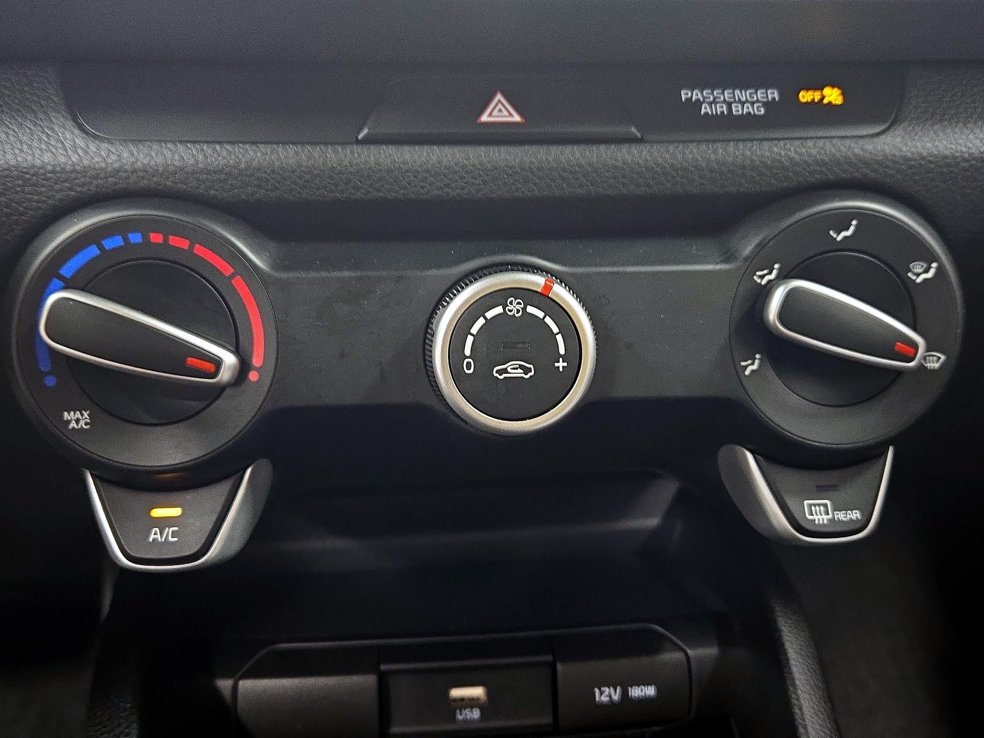 Thumbnail: 2022 Kia Rio - 16