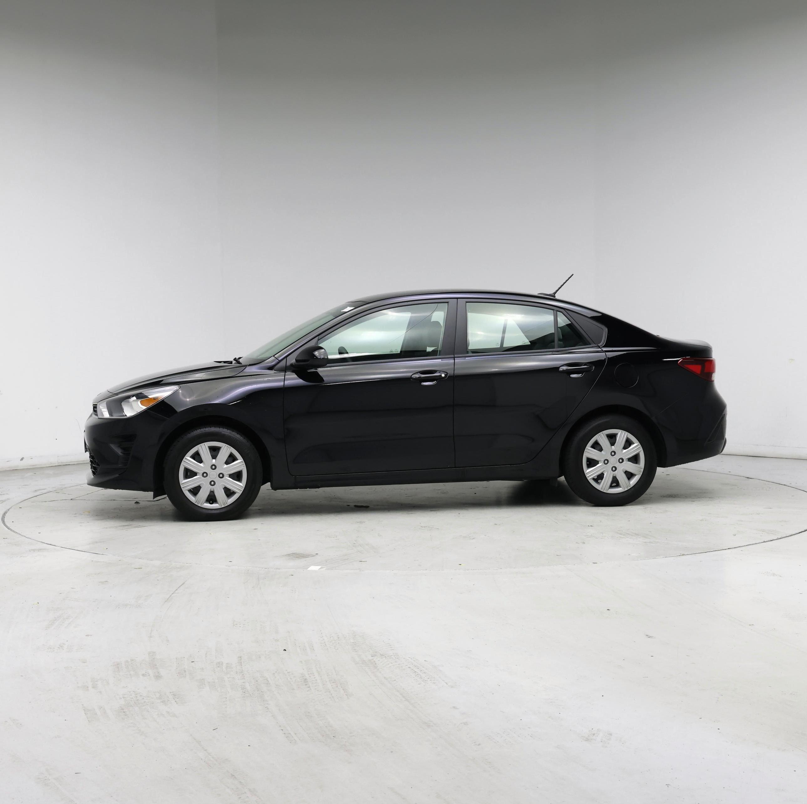 Thumbnail: 2022 Kia Rio - 3