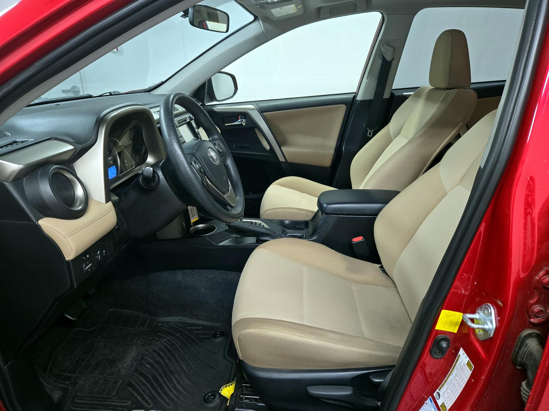 Thumbnail: 2015 Toyota RAV4 - 11