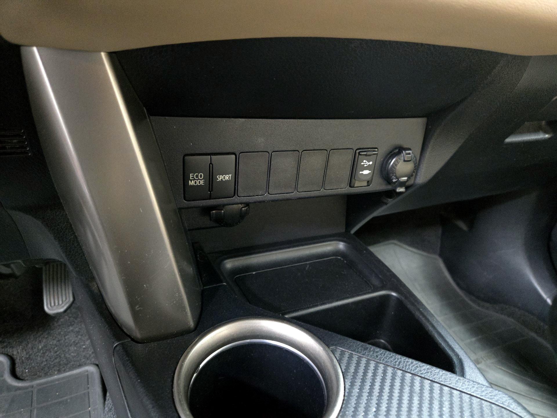 Thumbnail: 2015 Toyota RAV4 - 18