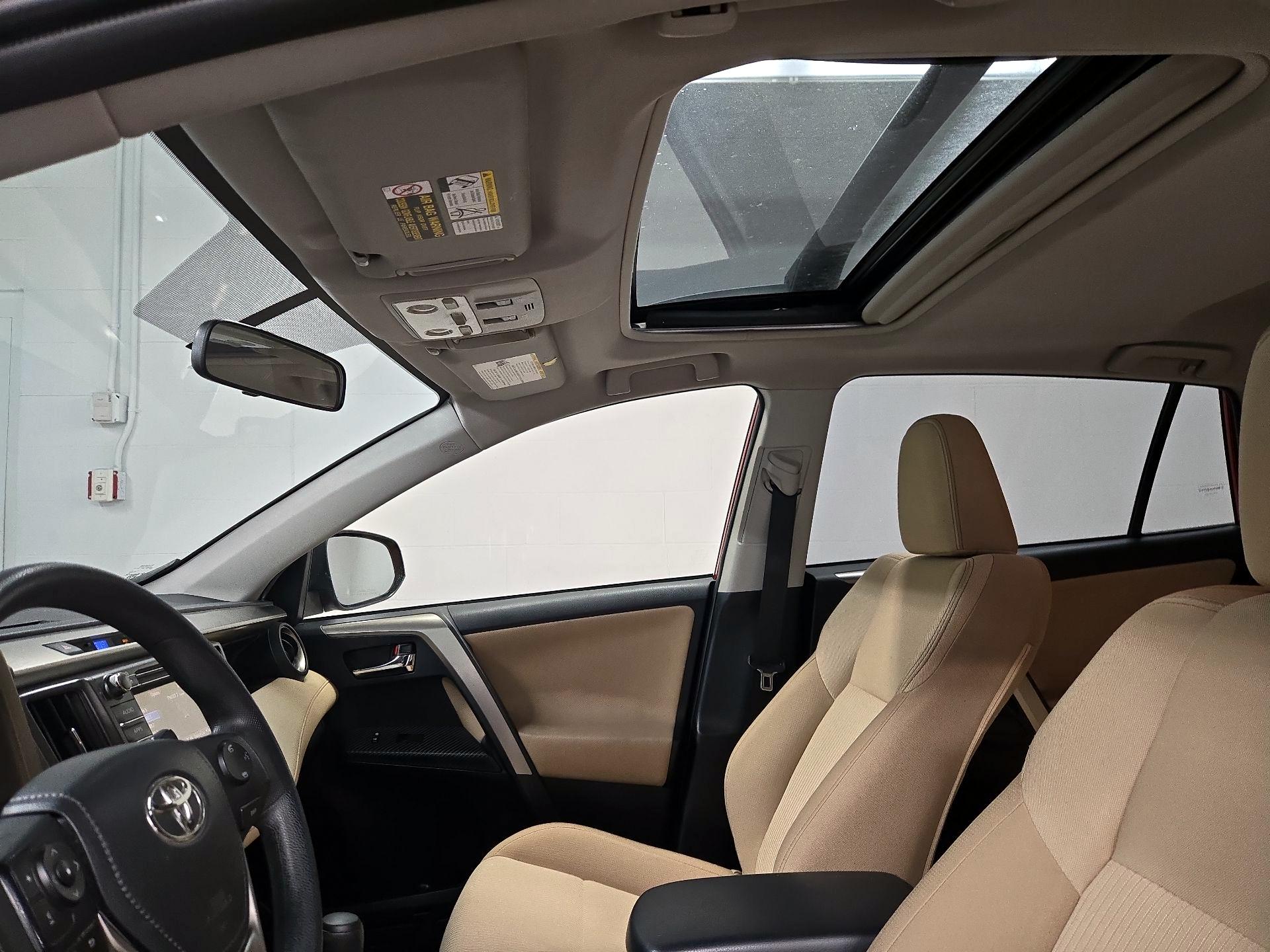 Thumbnail: 2015 Toyota RAV4 - 19