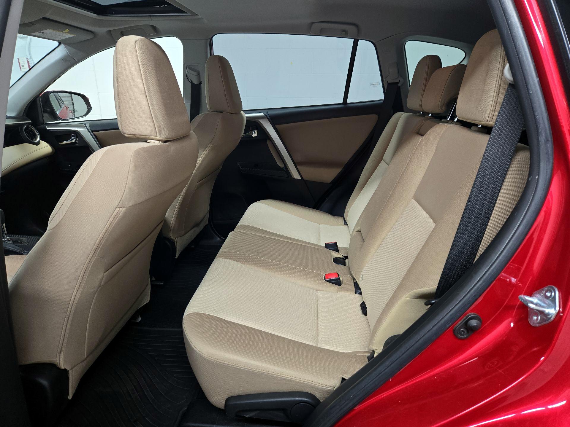 Thumbnail: 2015 Toyota RAV4 - 20