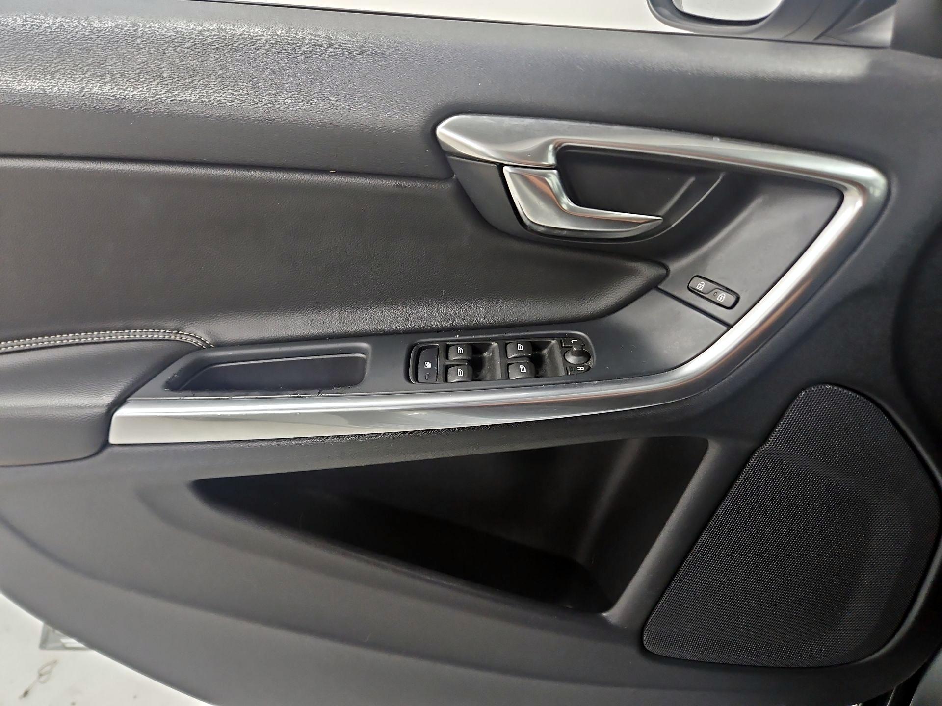 Thumbnail: 2018 Volvo V60 - 12