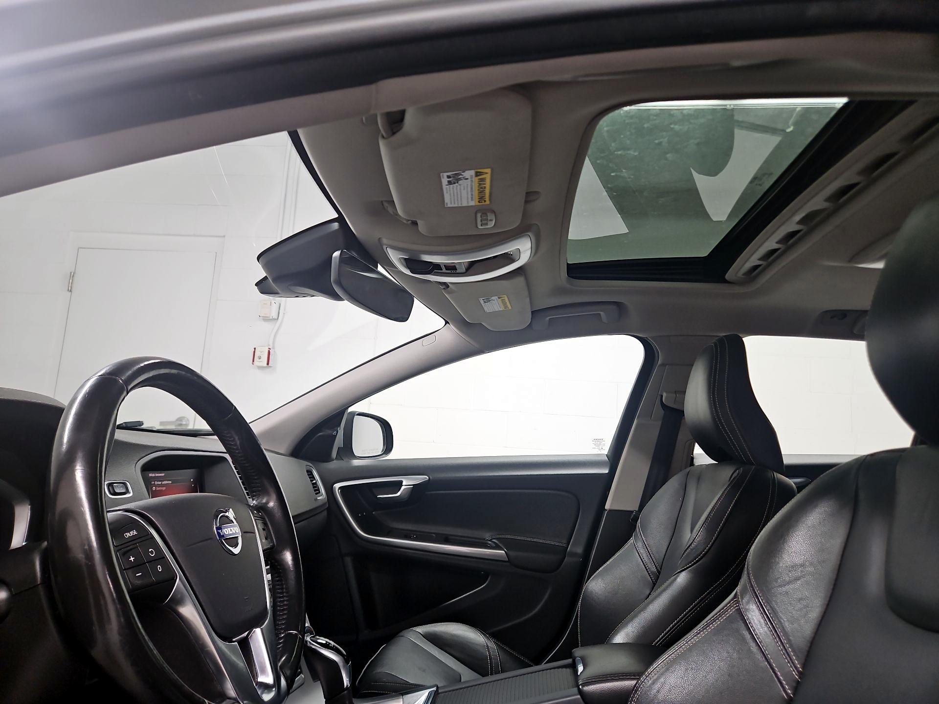 Thumbnail: 2018 Volvo V60 - 18