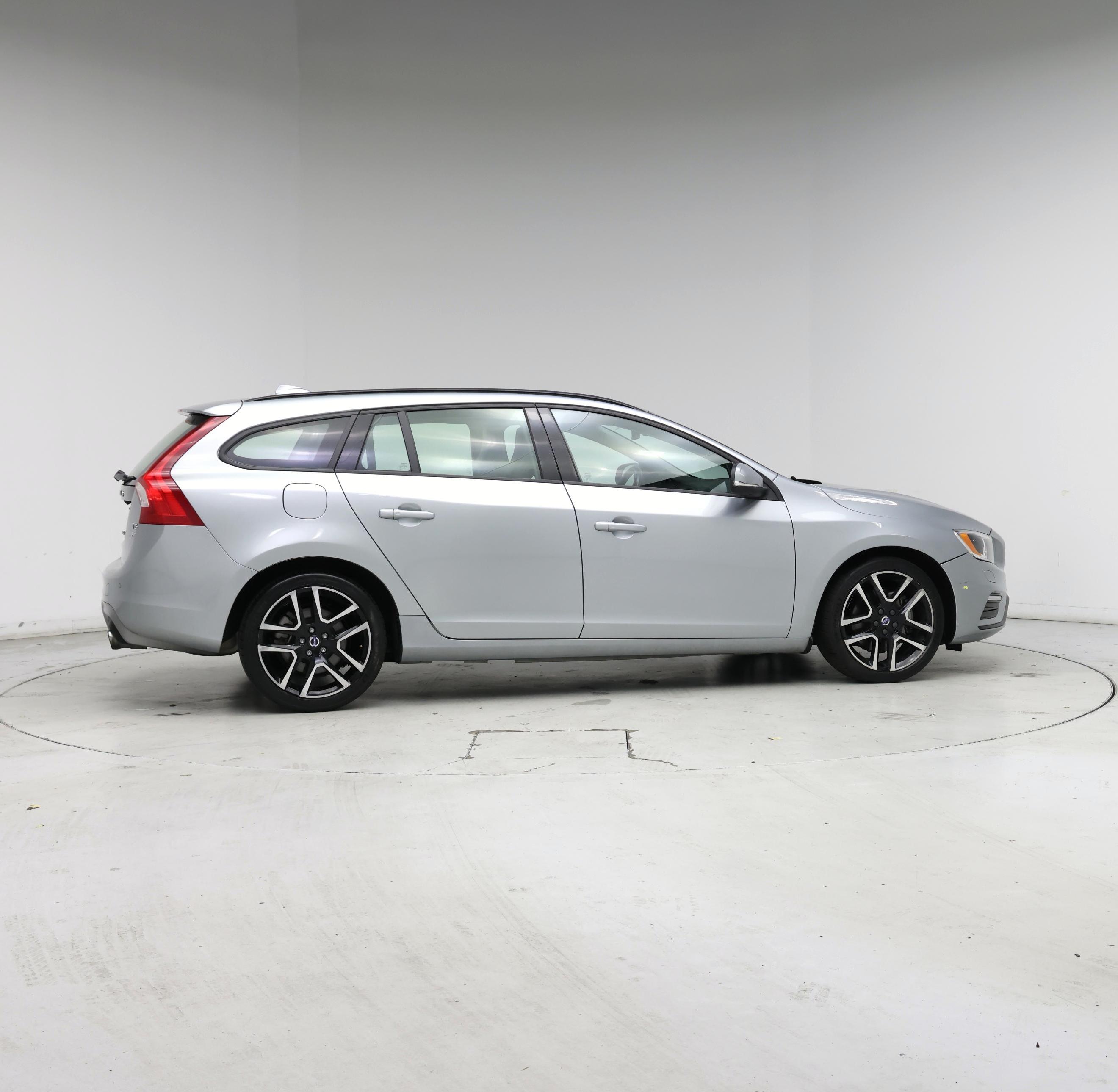 Thumbnail: 2018 Volvo V60 - 7