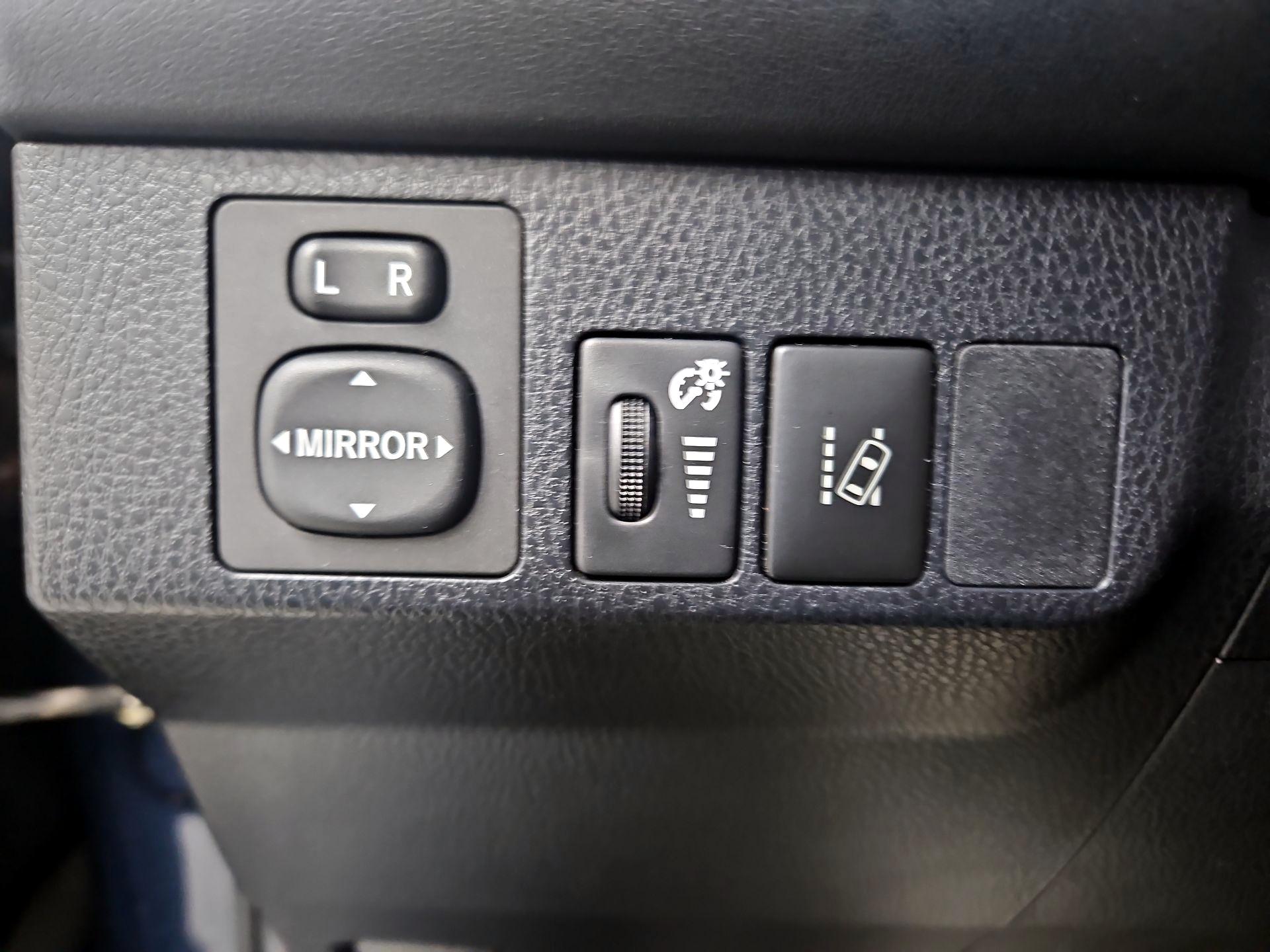 Thumbnail: 2018 Toyota RAV4 - 13