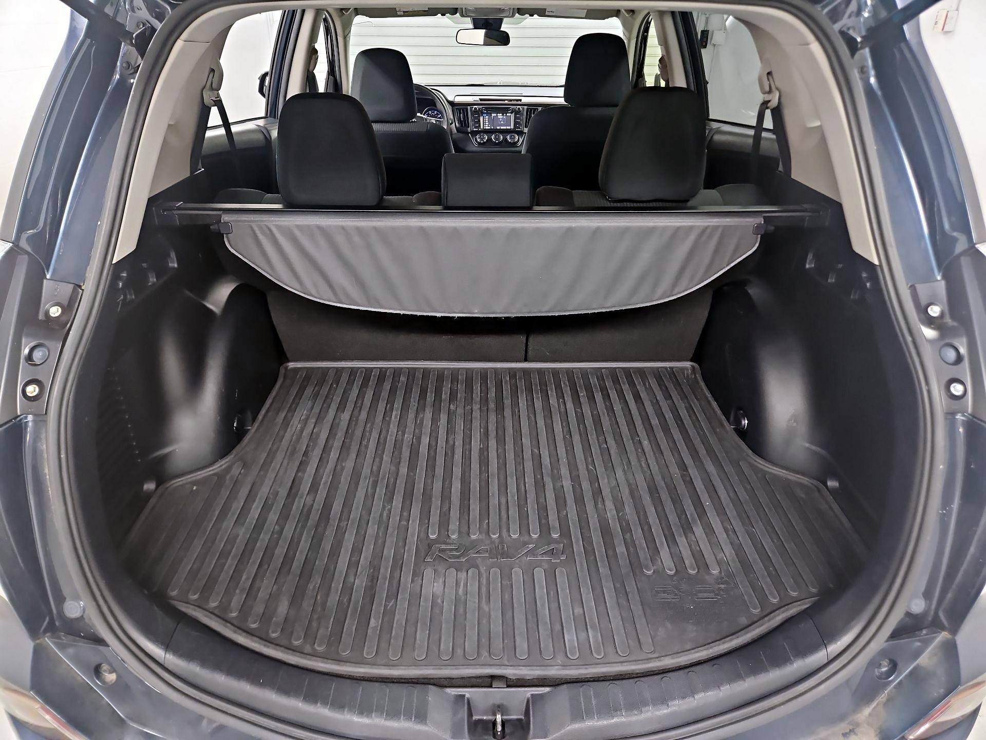 Thumbnail: 2018 Toyota RAV4 - 20