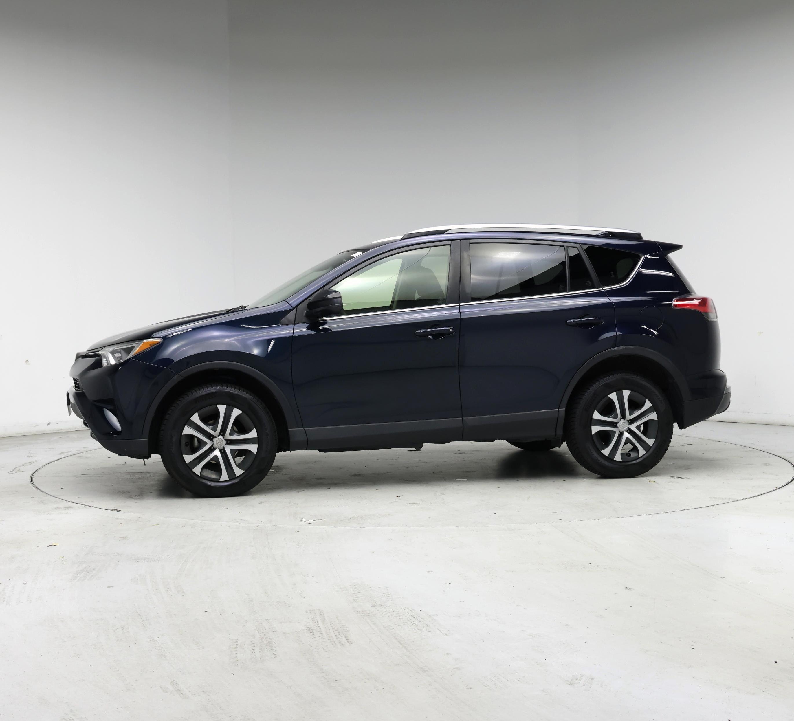 Thumbnail: 2018 Toyota RAV4 - 3
