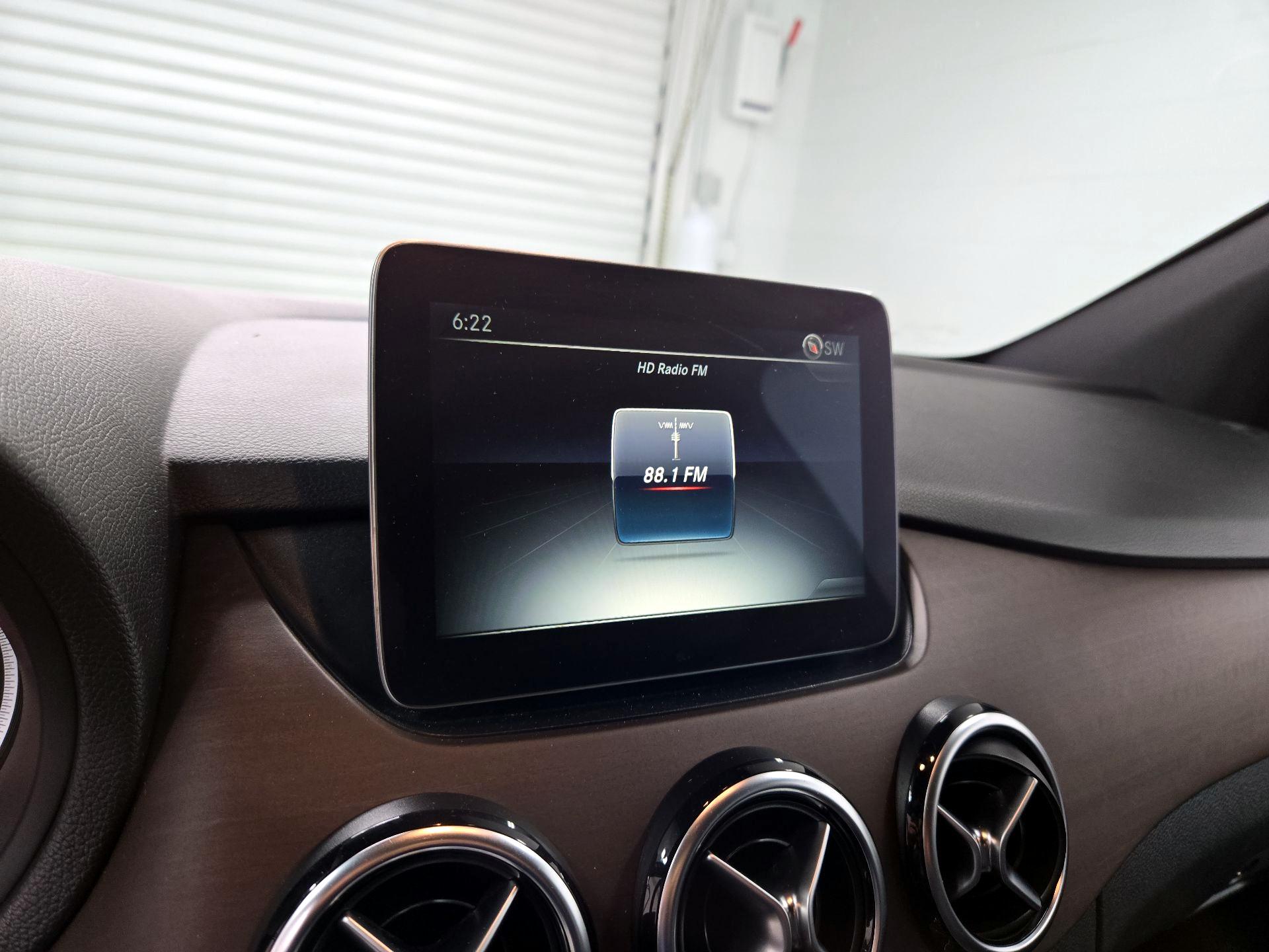 Thumbnail: 2017 Mercedes-Benz B-Class - 16