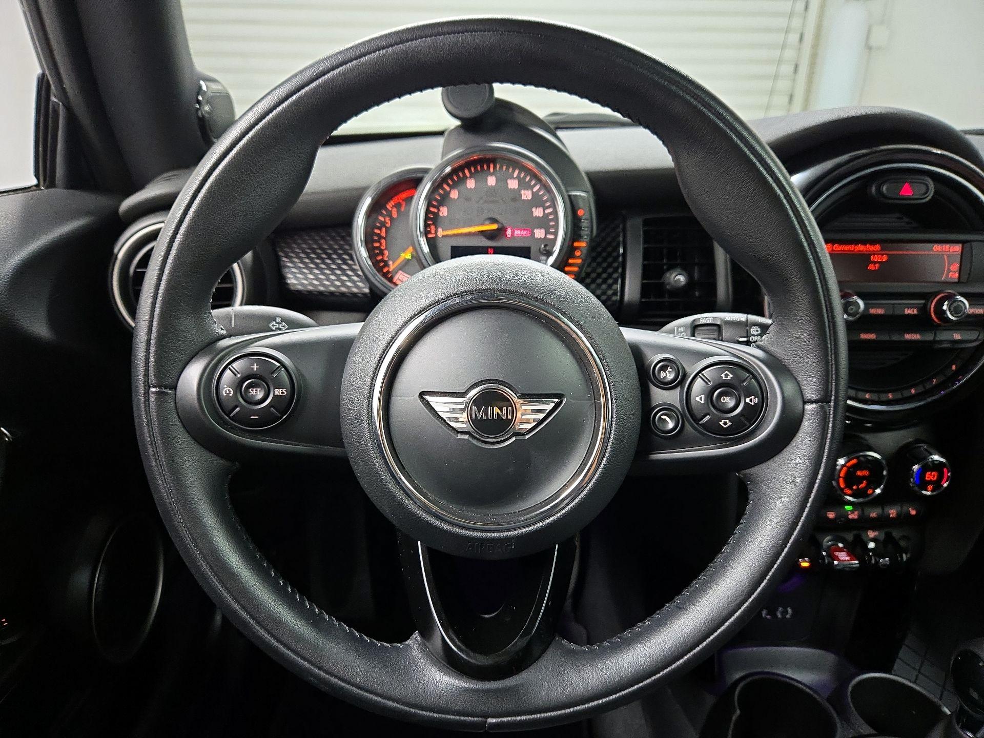 Thumbnail: 2015 MINI Cooper Hardtop - 10