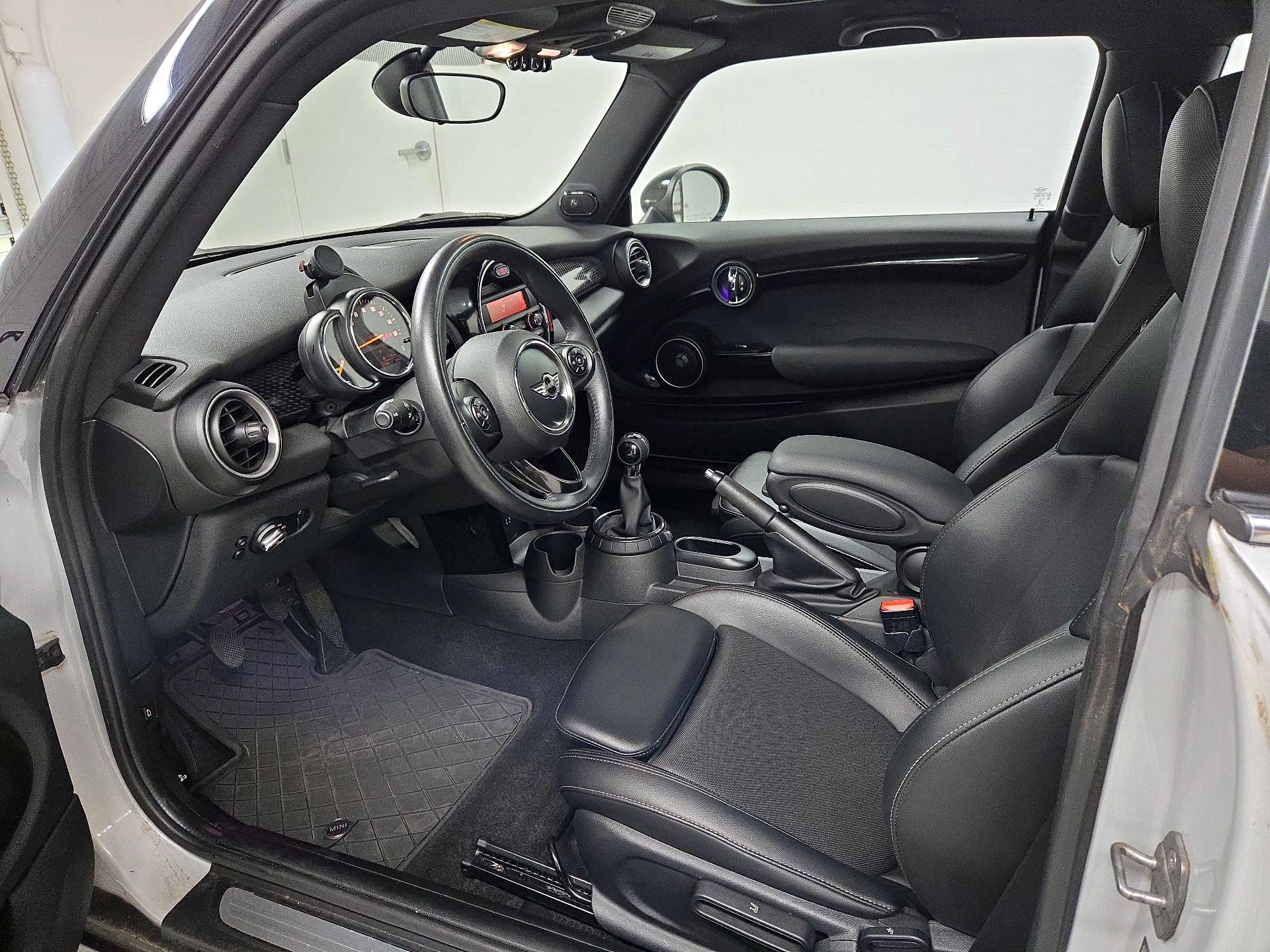 Thumbnail: 2015 MINI Cooper Hardtop - 11