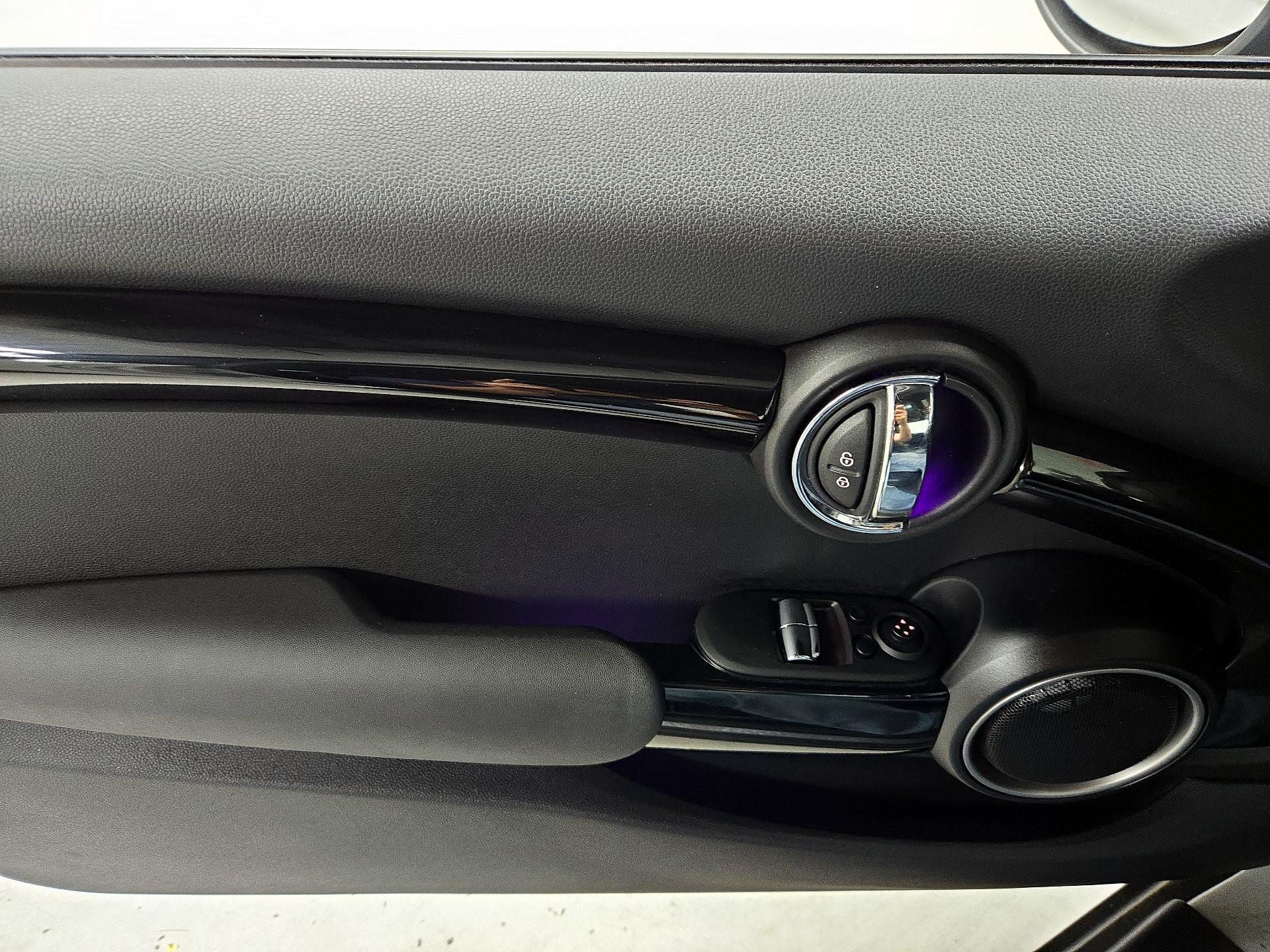 Thumbnail: 2015 MINI Cooper Hardtop - 12