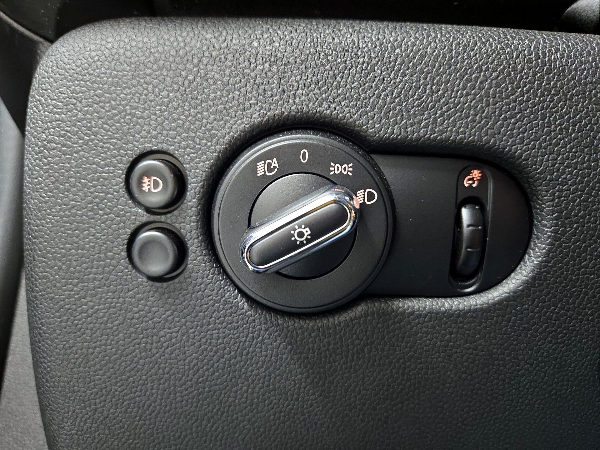 Thumbnail: 2015 MINI Cooper Hardtop - 13
