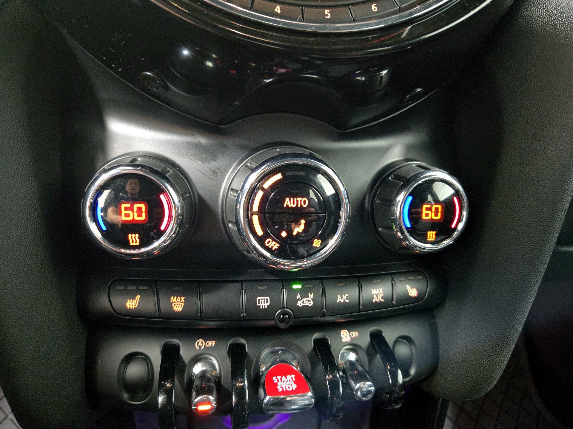 Thumbnail: 2015 MINI Cooper Hardtop - 15