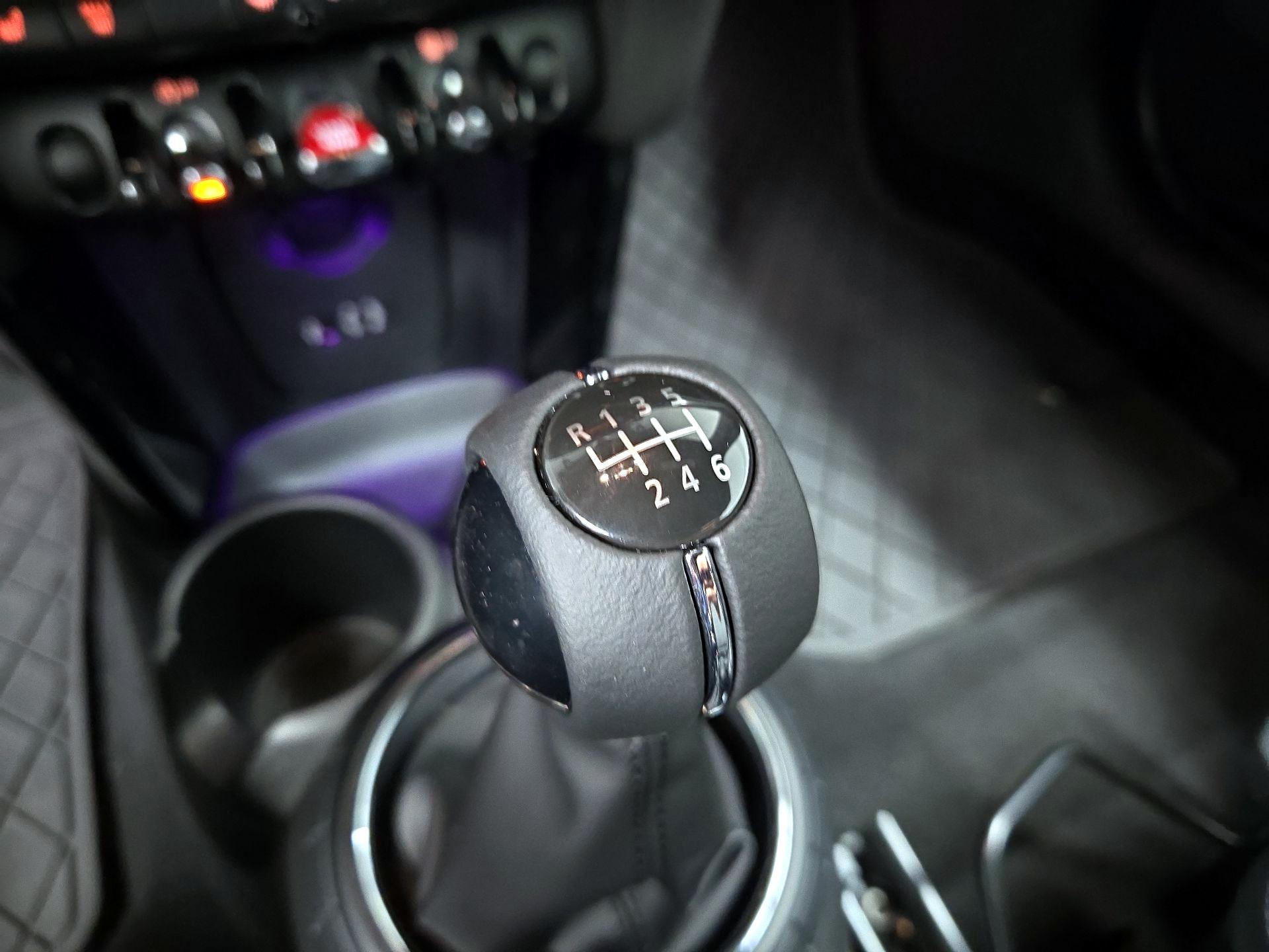 Thumbnail: 2015 MINI Cooper Hardtop - 16