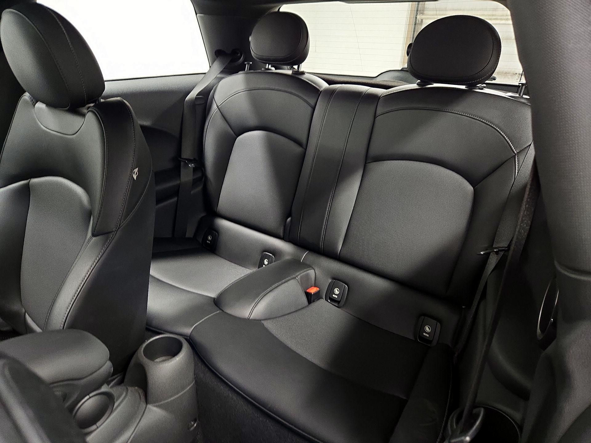 Thumbnail: 2015 MINI Cooper Hardtop - 19