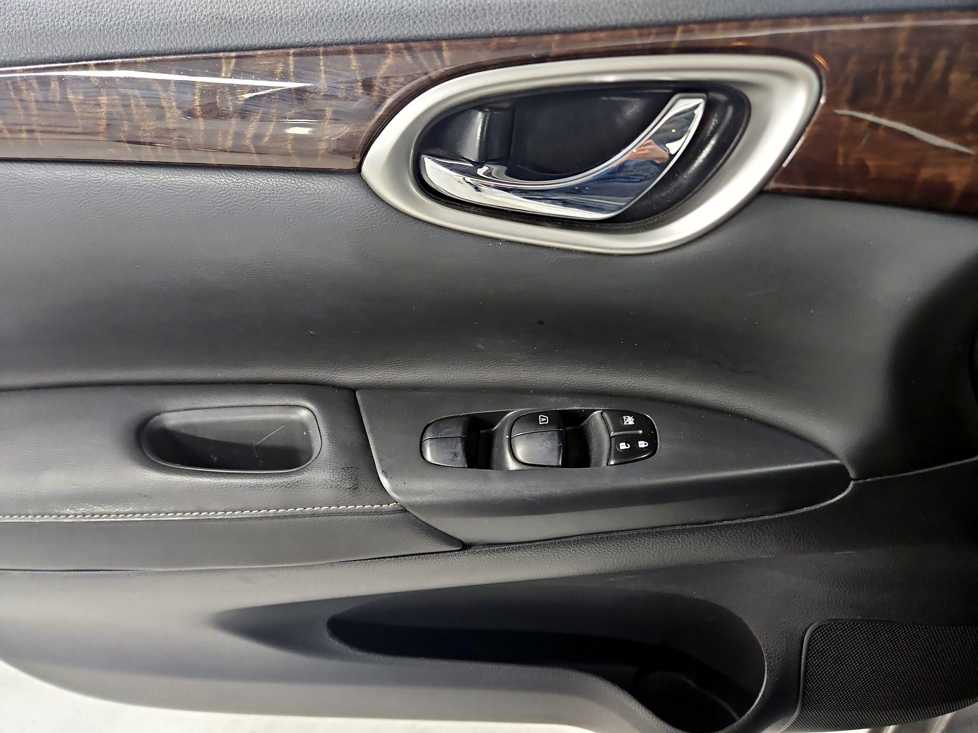 Thumbnail: 2015 Nissan Sentra - 12