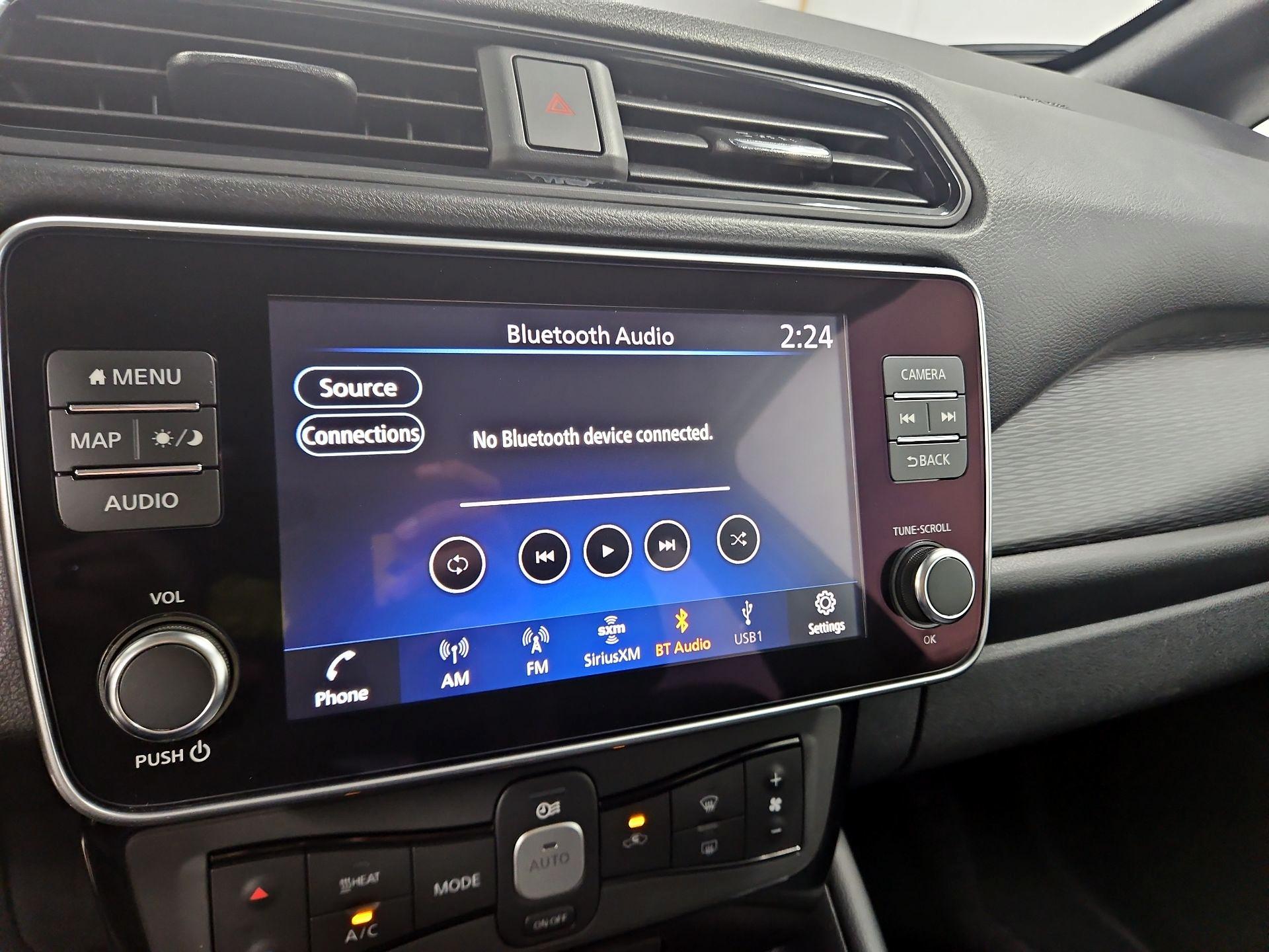 Thumbnail: 2022 Nissan Leaf - 15