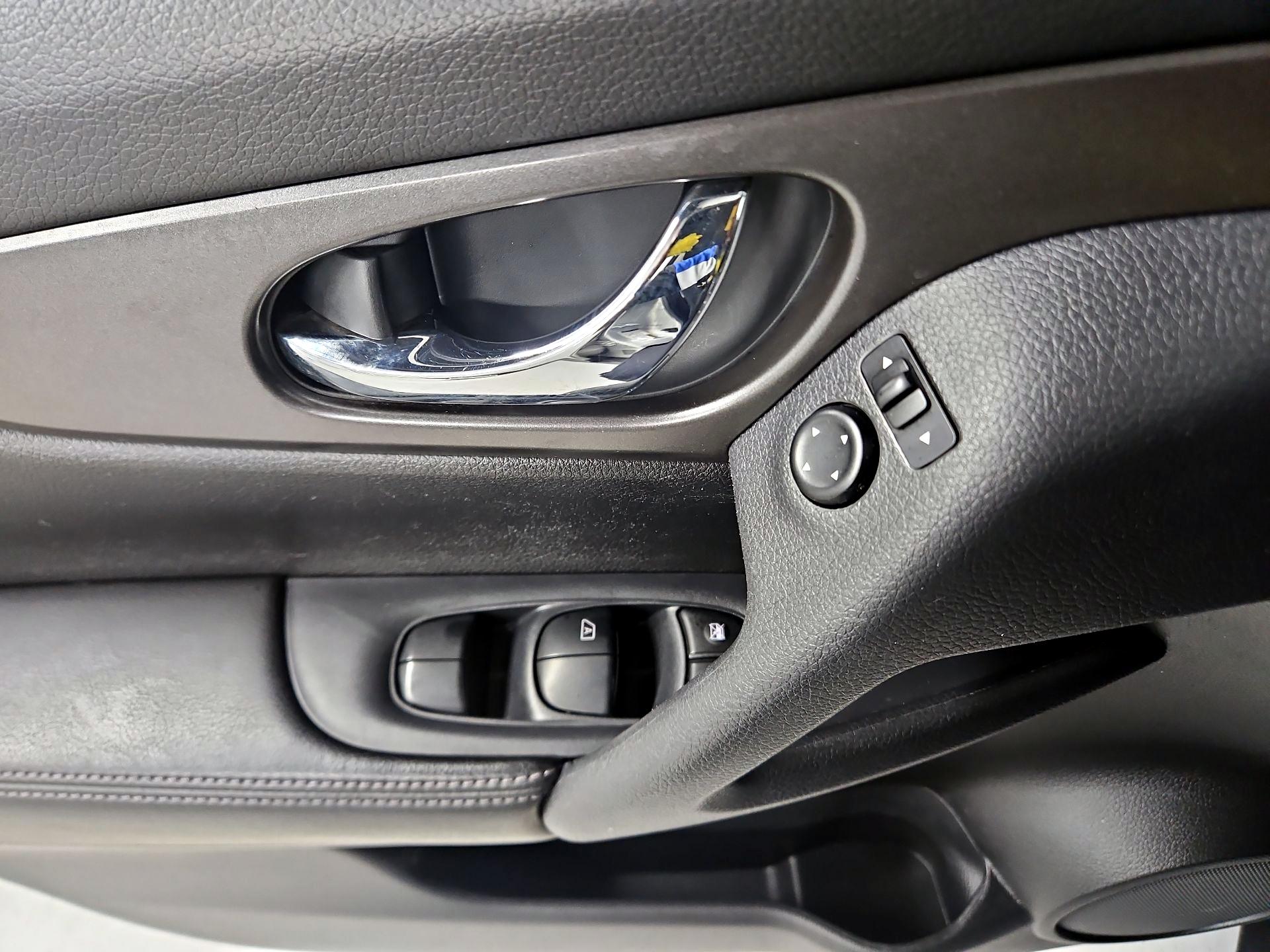 Thumbnail: 2014 Nissan Rogue - 12