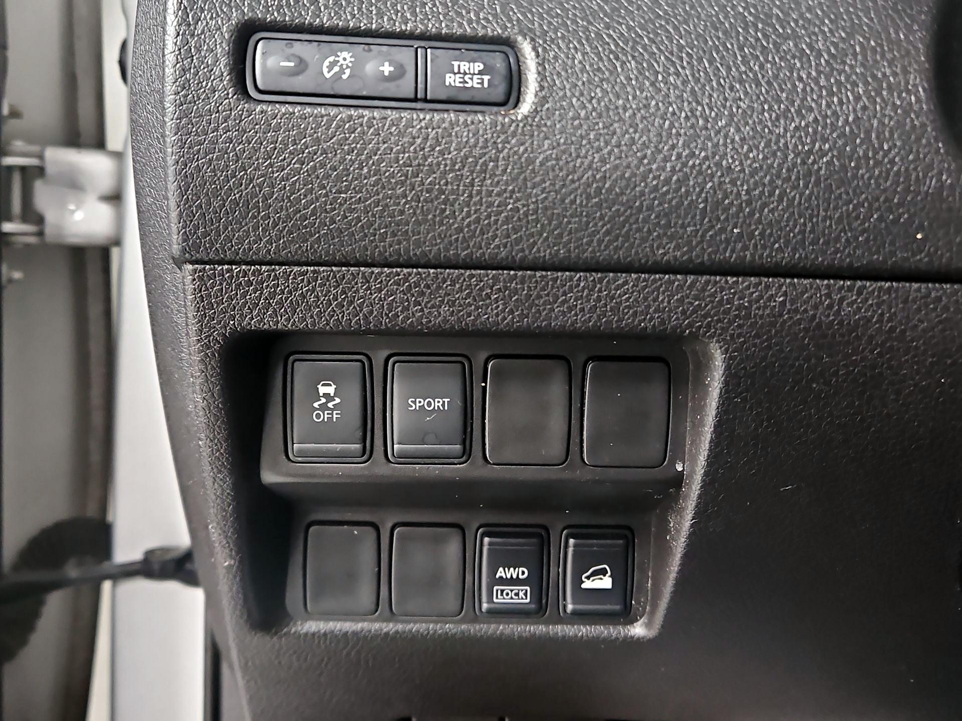 Thumbnail: 2014 Nissan Rogue - 13
