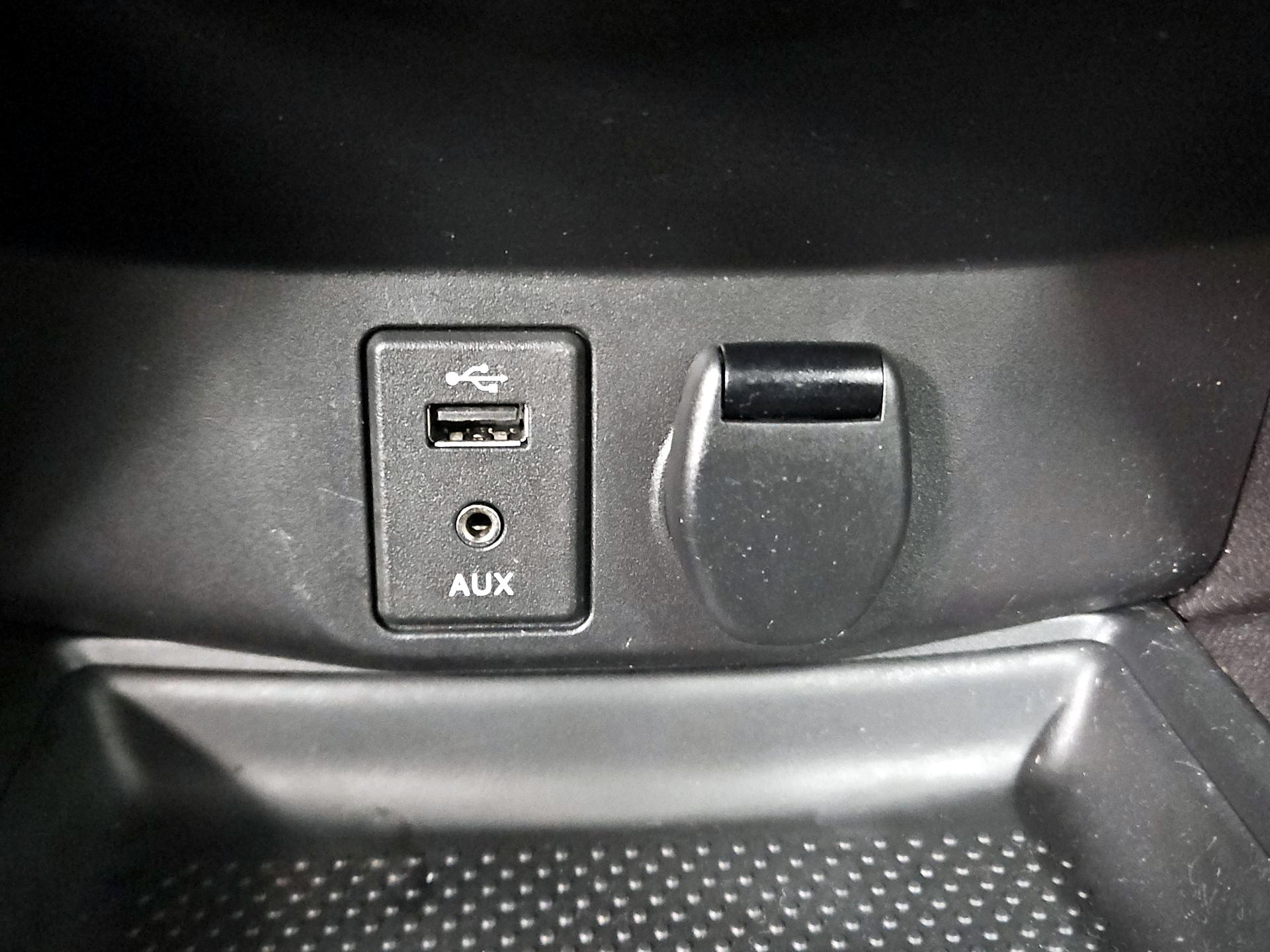 Thumbnail: 2014 Nissan Rogue - 18