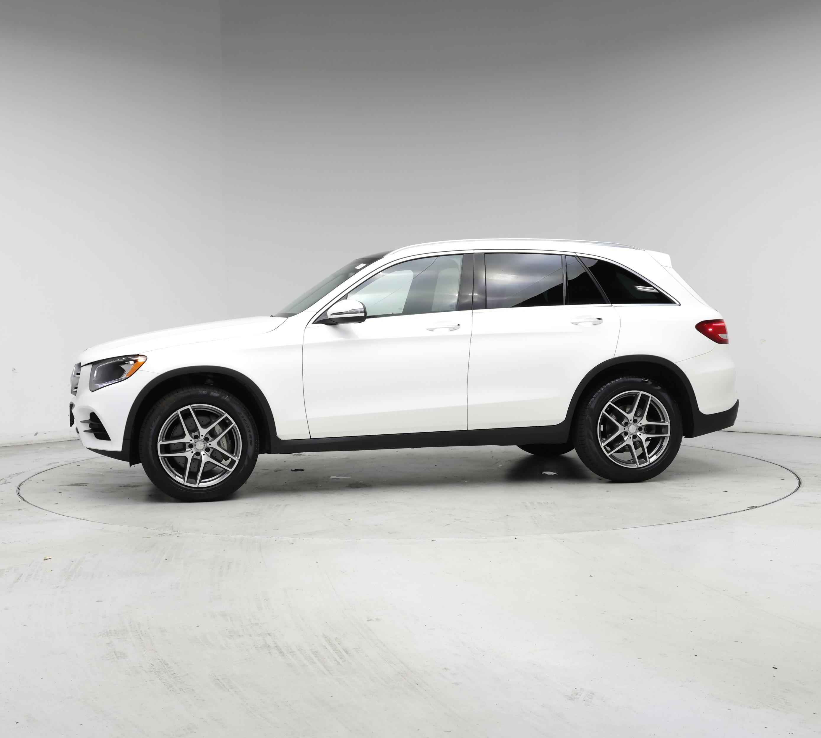 Thumbnail: 2016 Mercedes-Benz GLC - 3