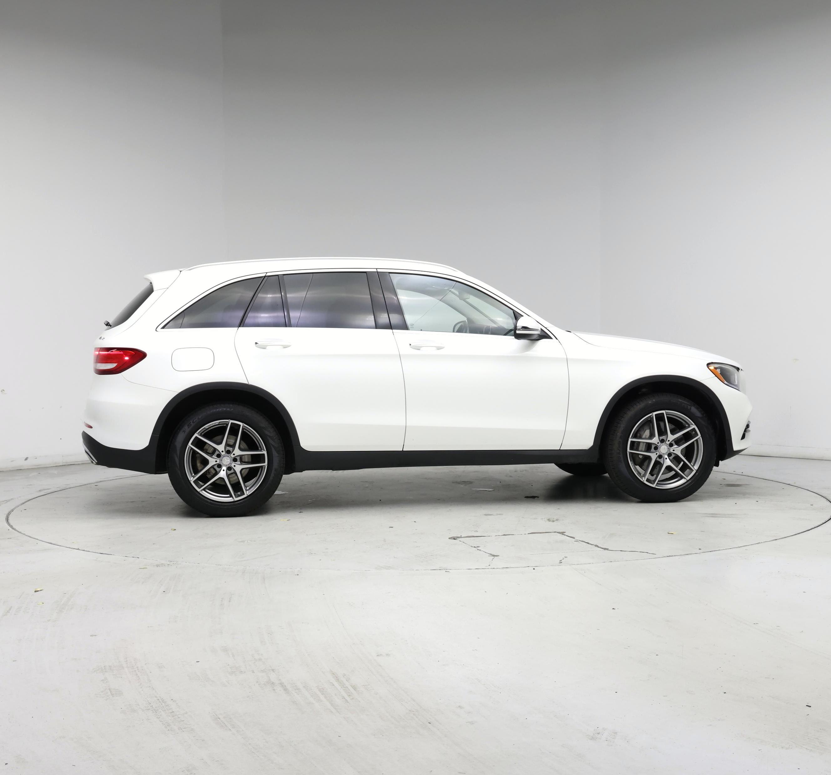 Thumbnail: 2016 Mercedes-Benz GLC - 7