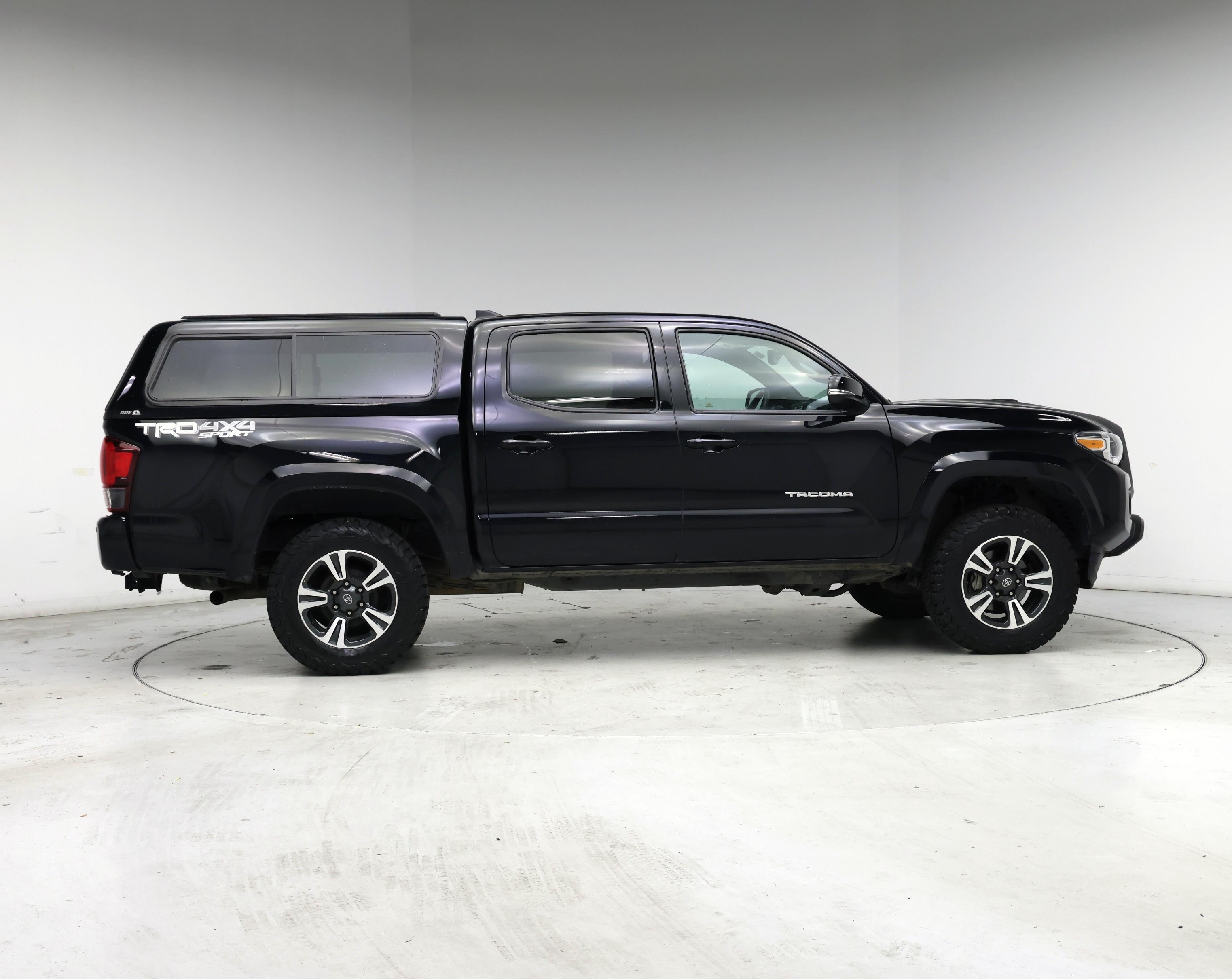 Thumbnail: 2019 Toyota Tacoma - 7