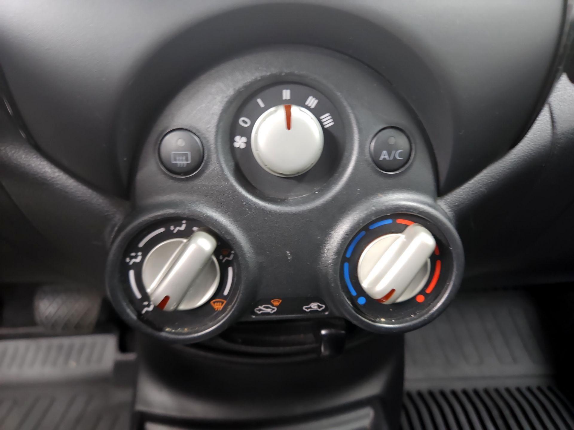 Thumbnail: 2014 Nissan Versa Note - 16