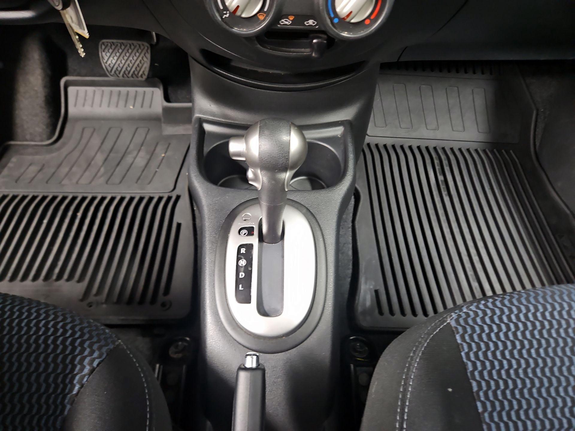 Thumbnail: 2014 Nissan Versa Note - 17