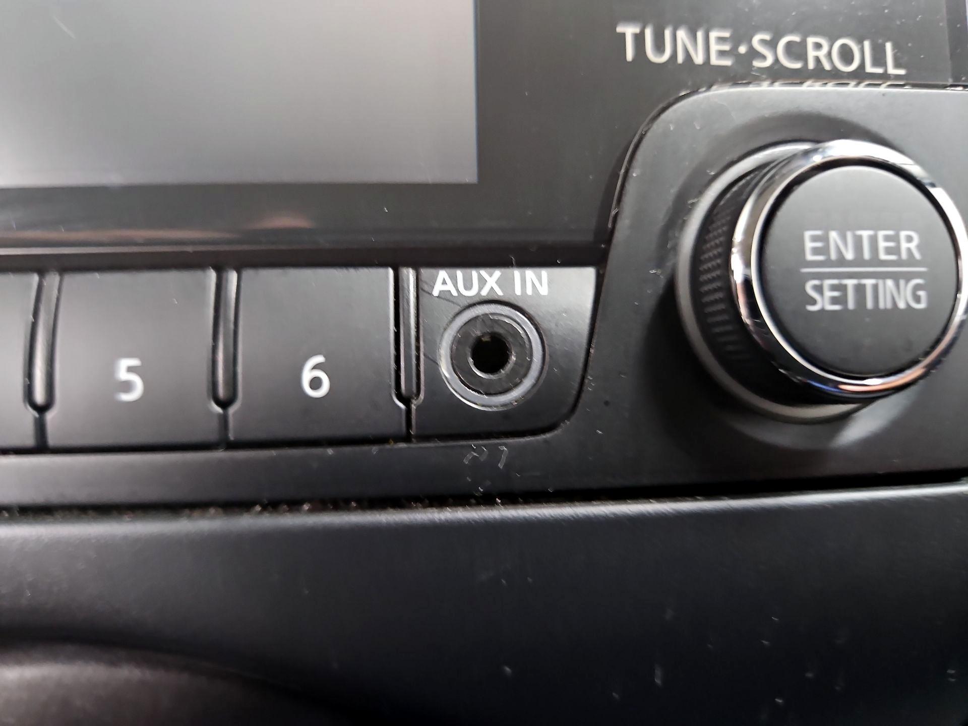Thumbnail: 2014 Nissan Versa Note - 18