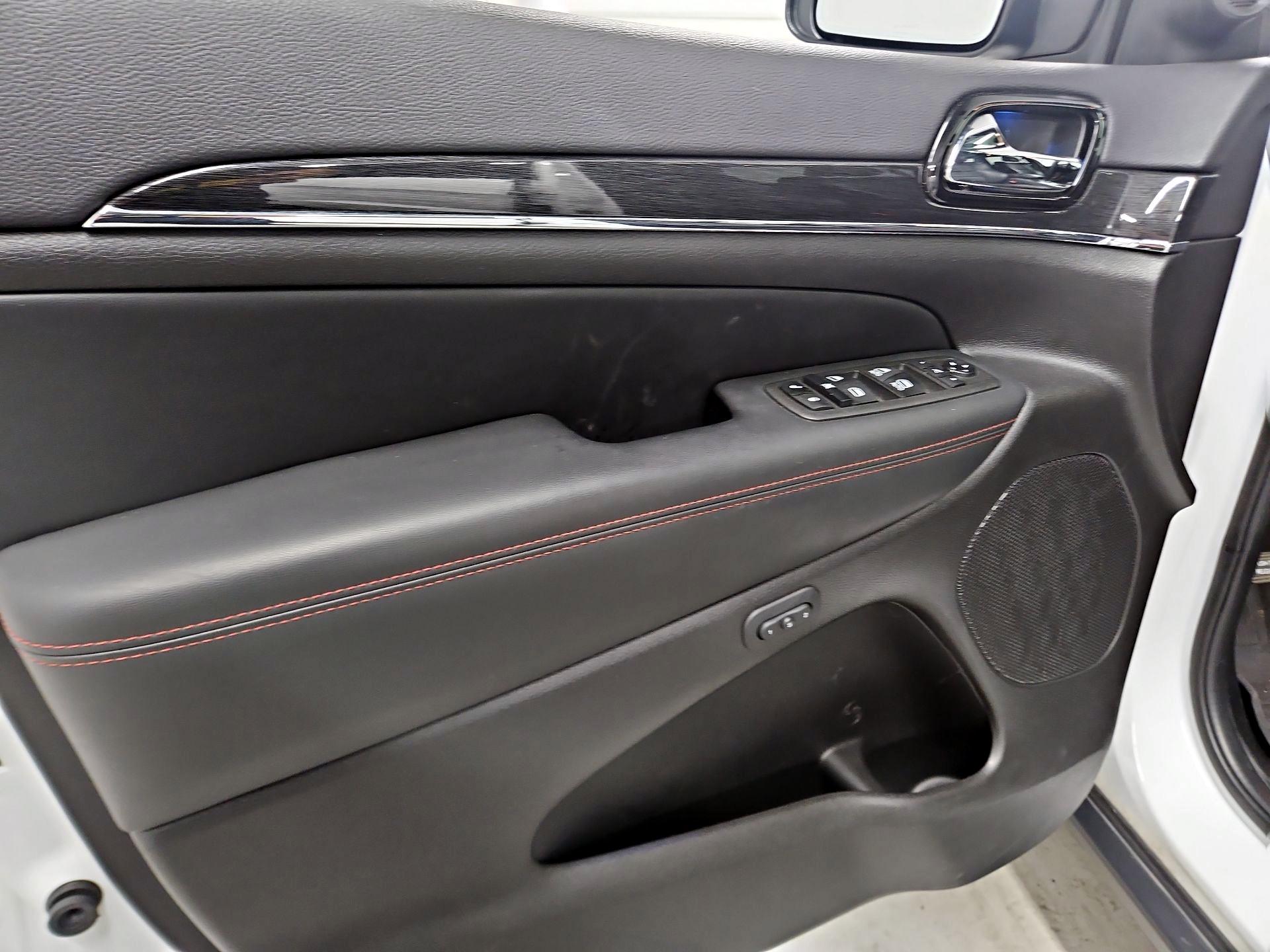 Thumbnail: 2021 Jeep Grand Cherokee - 12