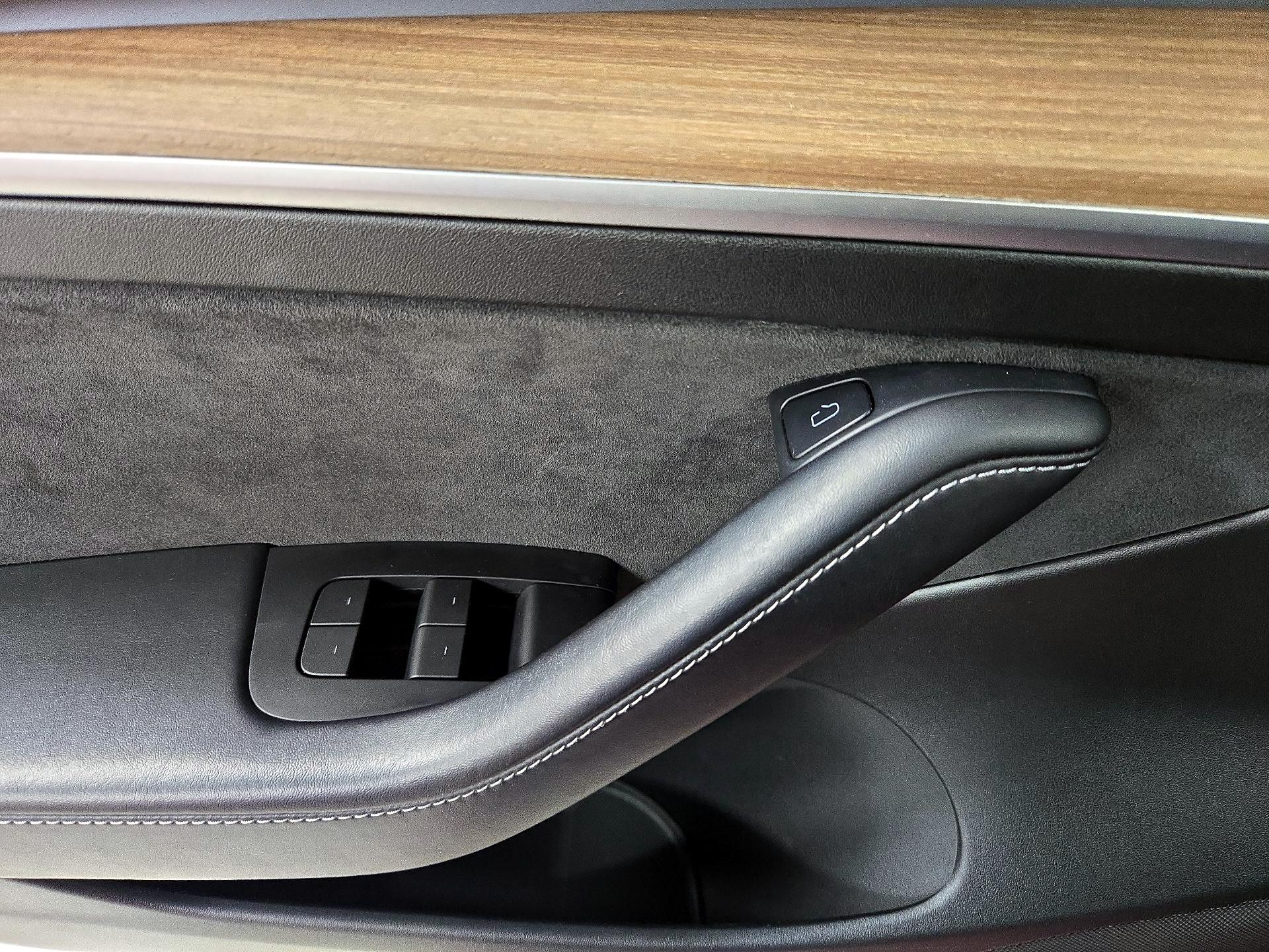 Thumbnail: 2021 Tesla Model 3 - 12