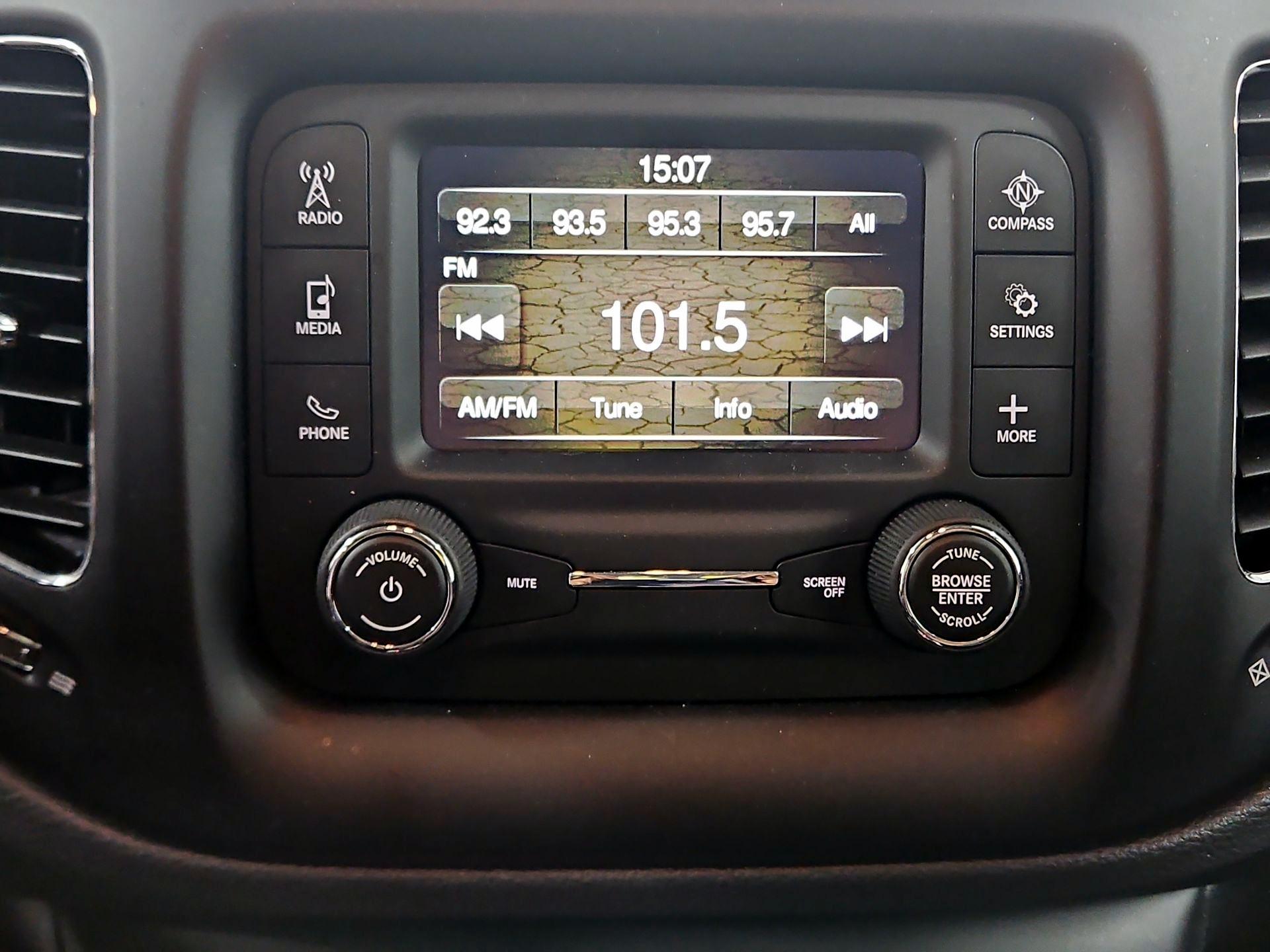 Thumbnail: 2018 Jeep Compass - 15