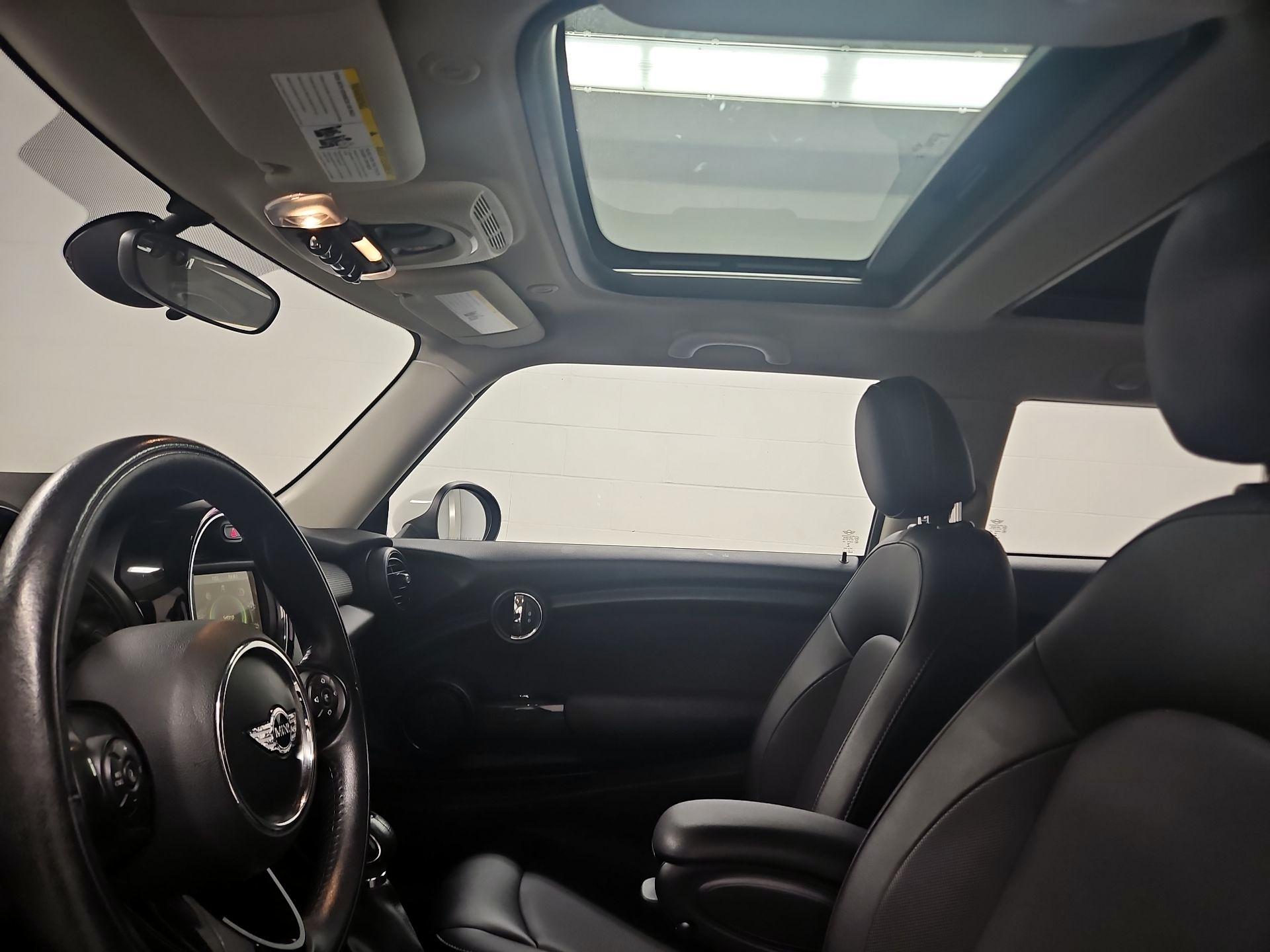 Thumbnail: 2017 MINI Cooper Hardtop - 19