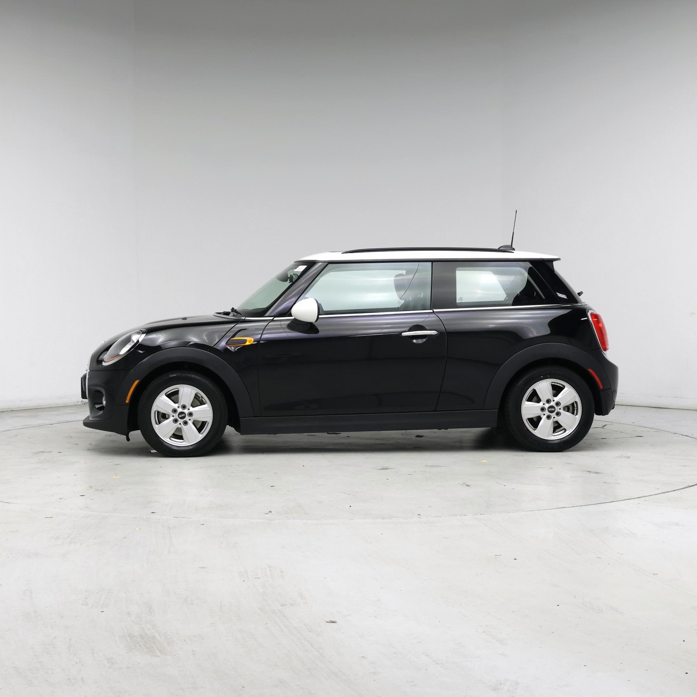 Thumbnail: 2017 MINI Cooper Hardtop - 3