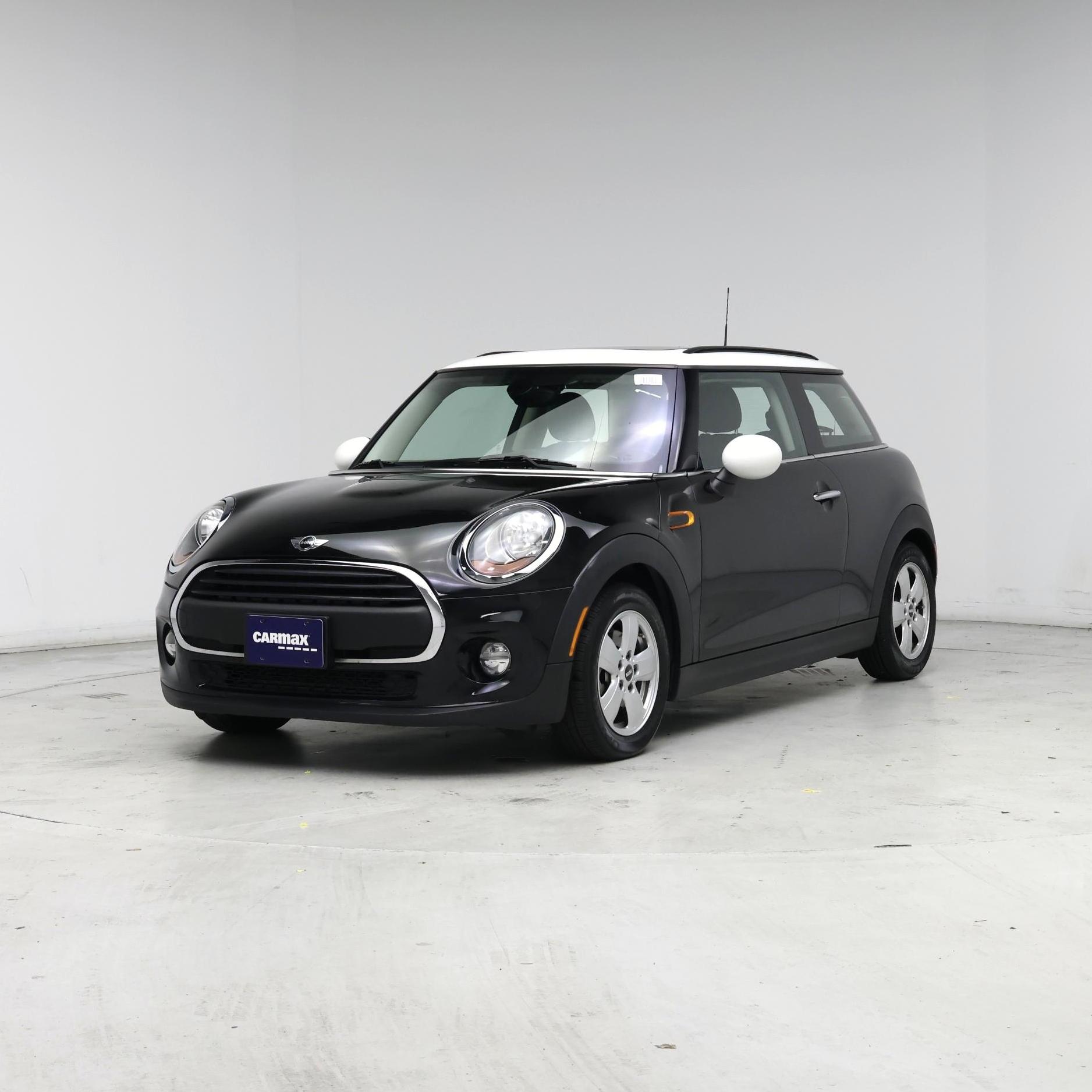 Thumbnail: 2017 MINI Cooper Hardtop - 4