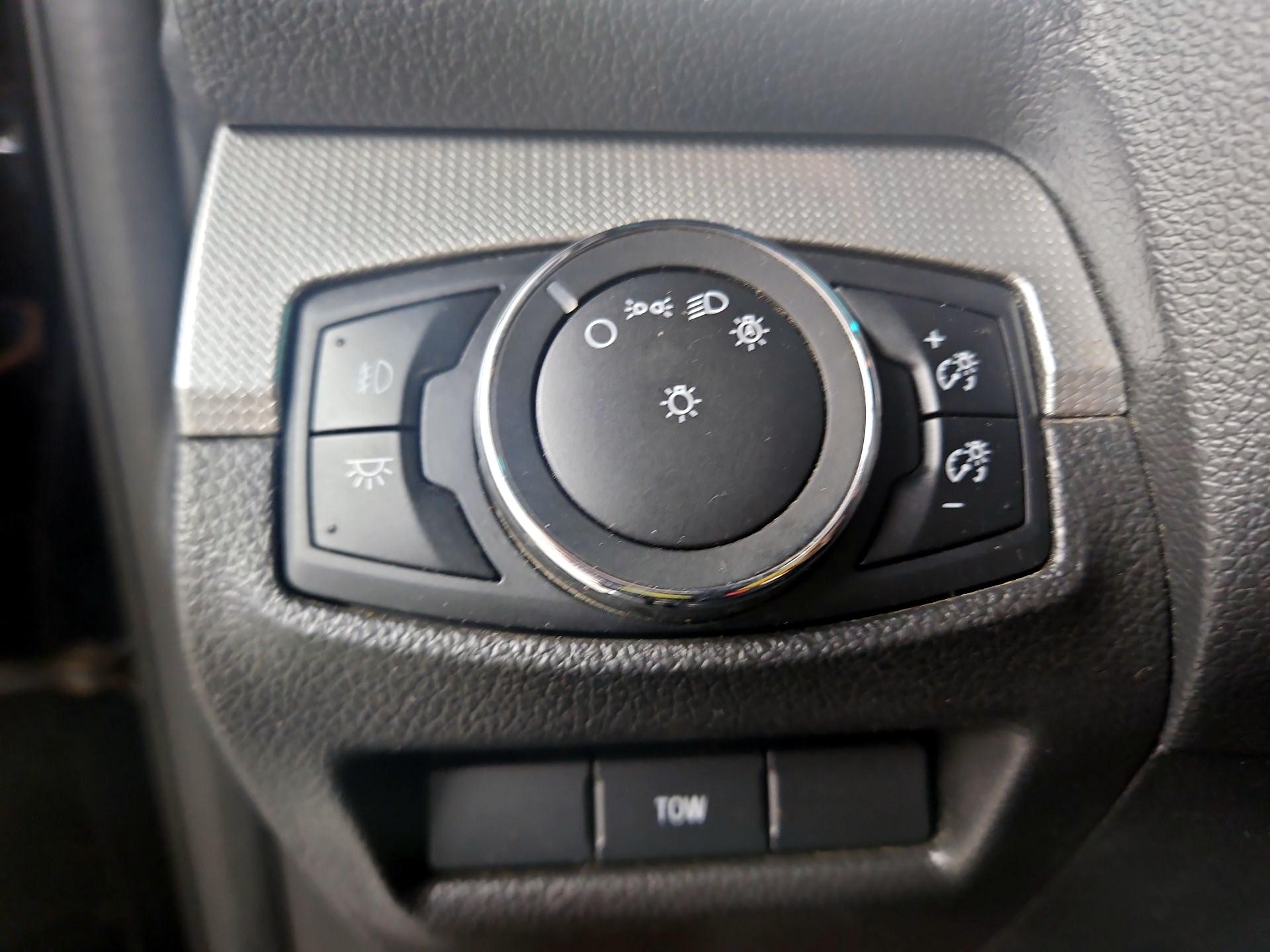 Thumbnail: 2014 Ford Explorer - 13
