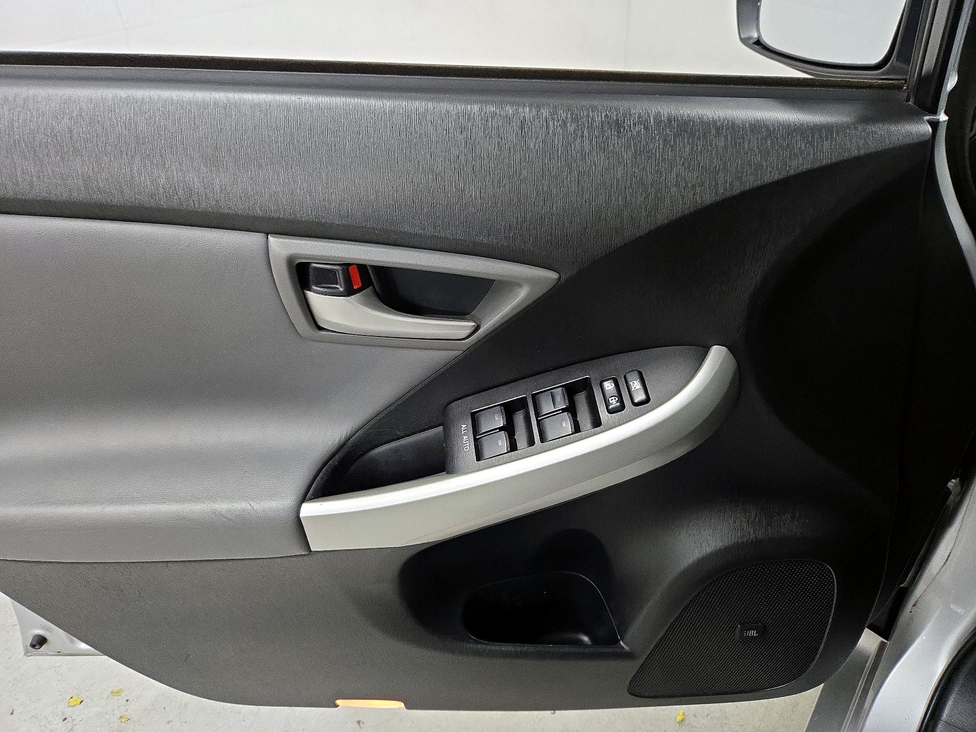 Thumbnail: 2015 Toyota Prius - 12