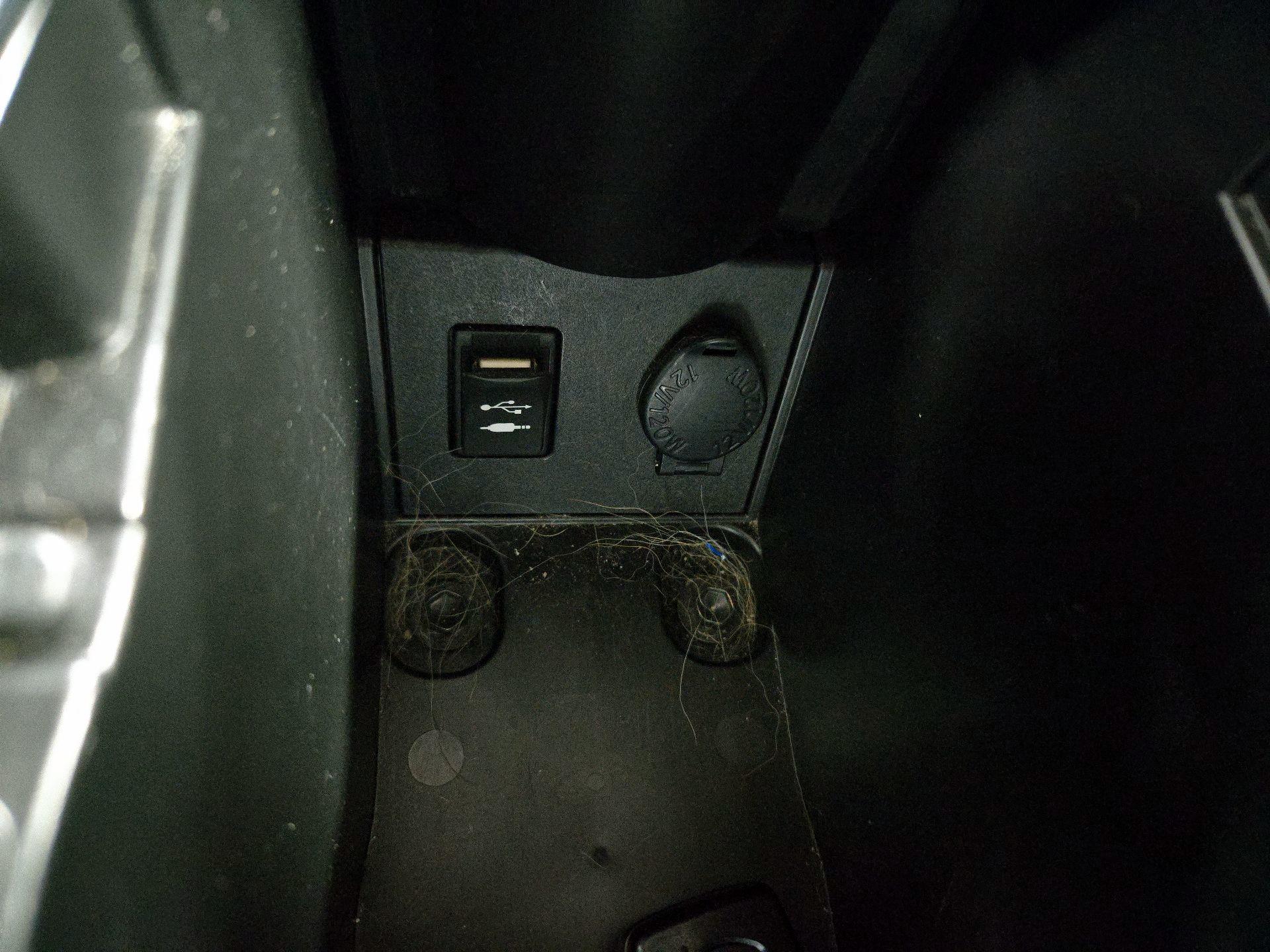 Thumbnail: 2015 Toyota Prius - 18