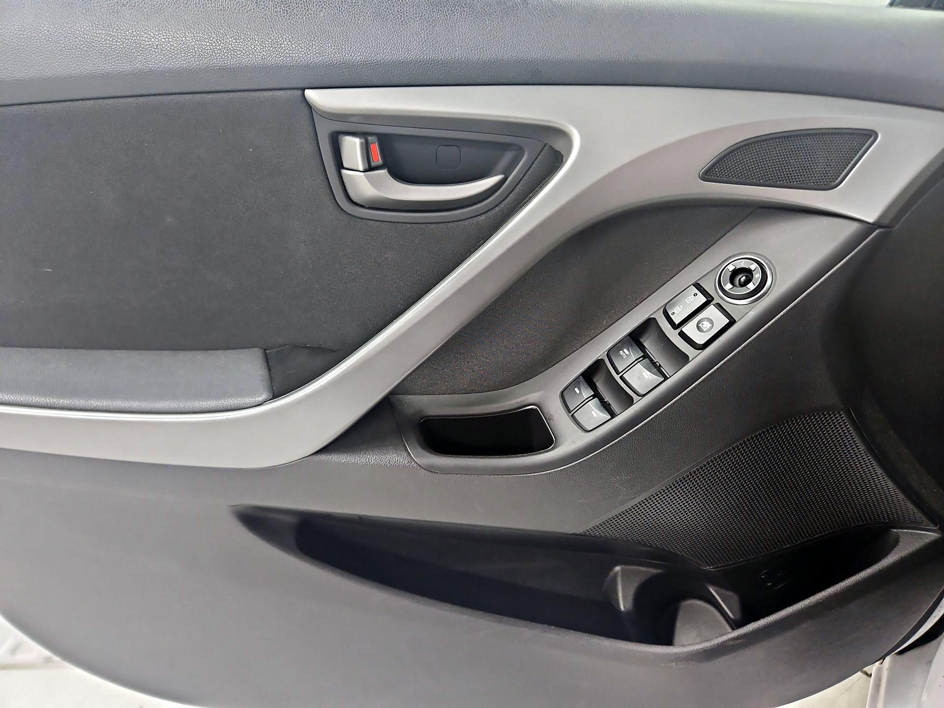 Thumbnail: 2016 Hyundai Elantra - 12