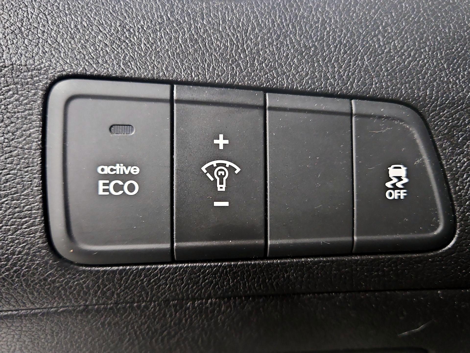 Thumbnail: 2016 Hyundai Elantra - 13