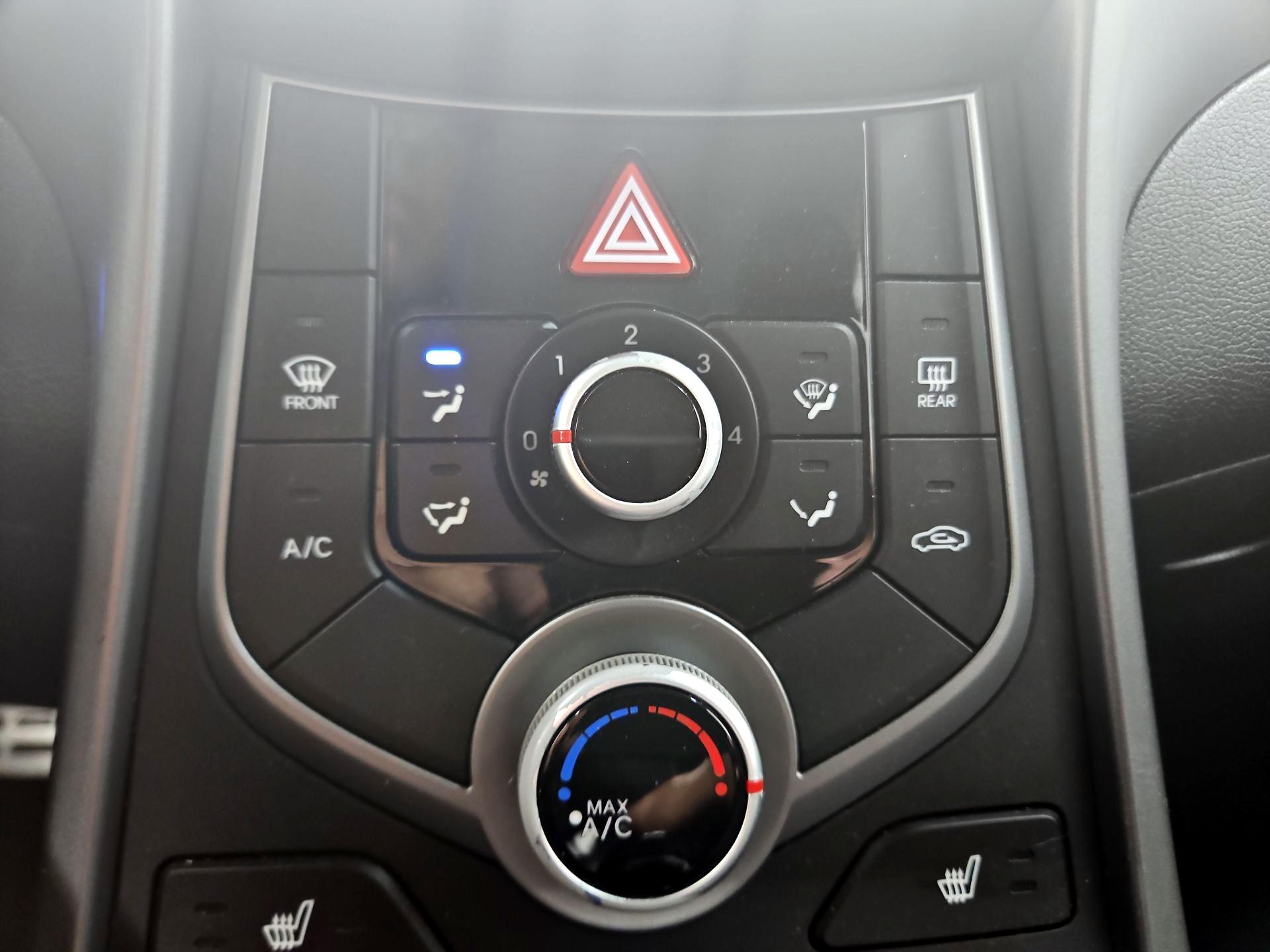 Thumbnail: 2016 Hyundai Elantra - 16
