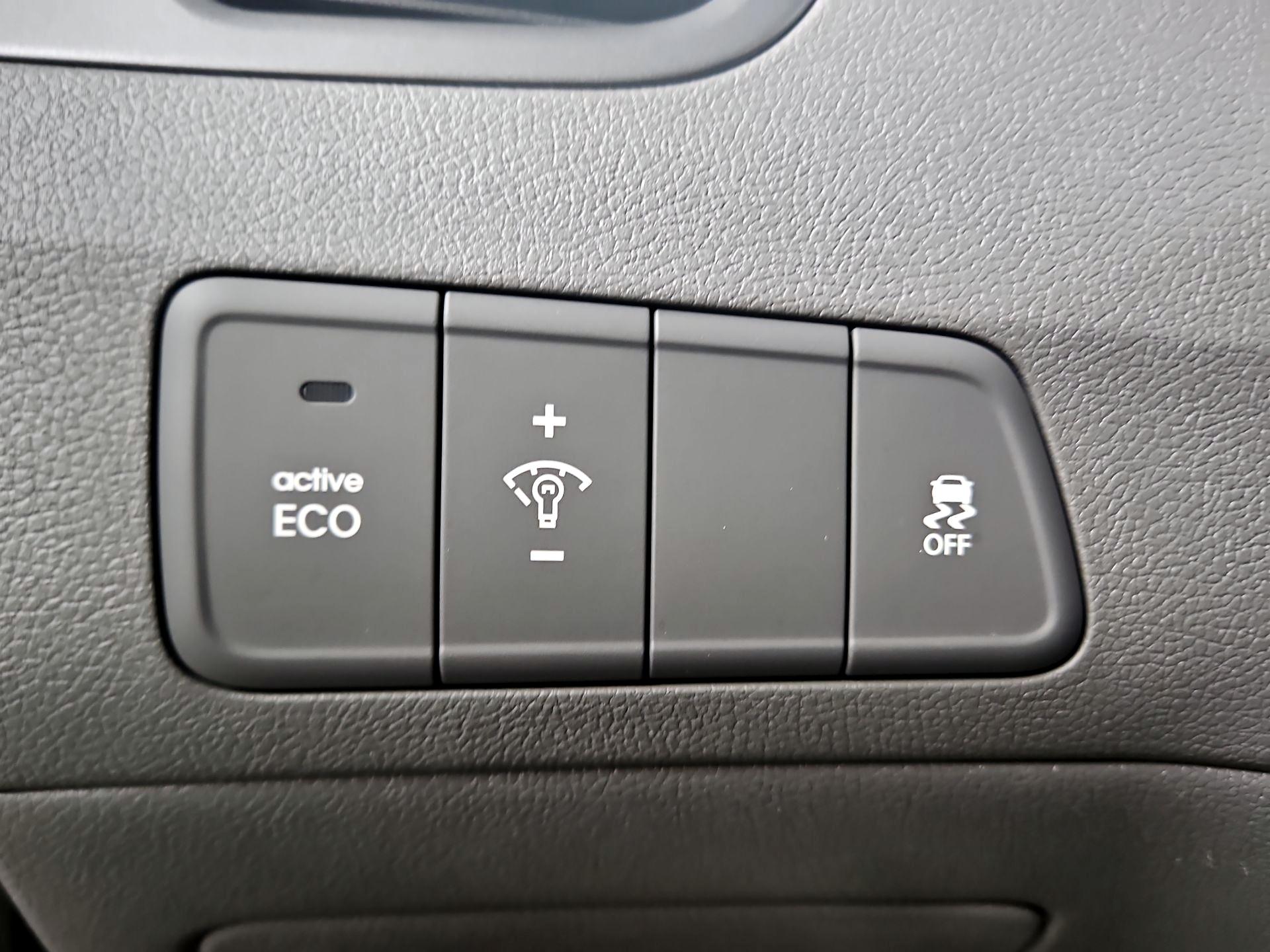 Thumbnail: 2016 Hyundai Elantra - 13